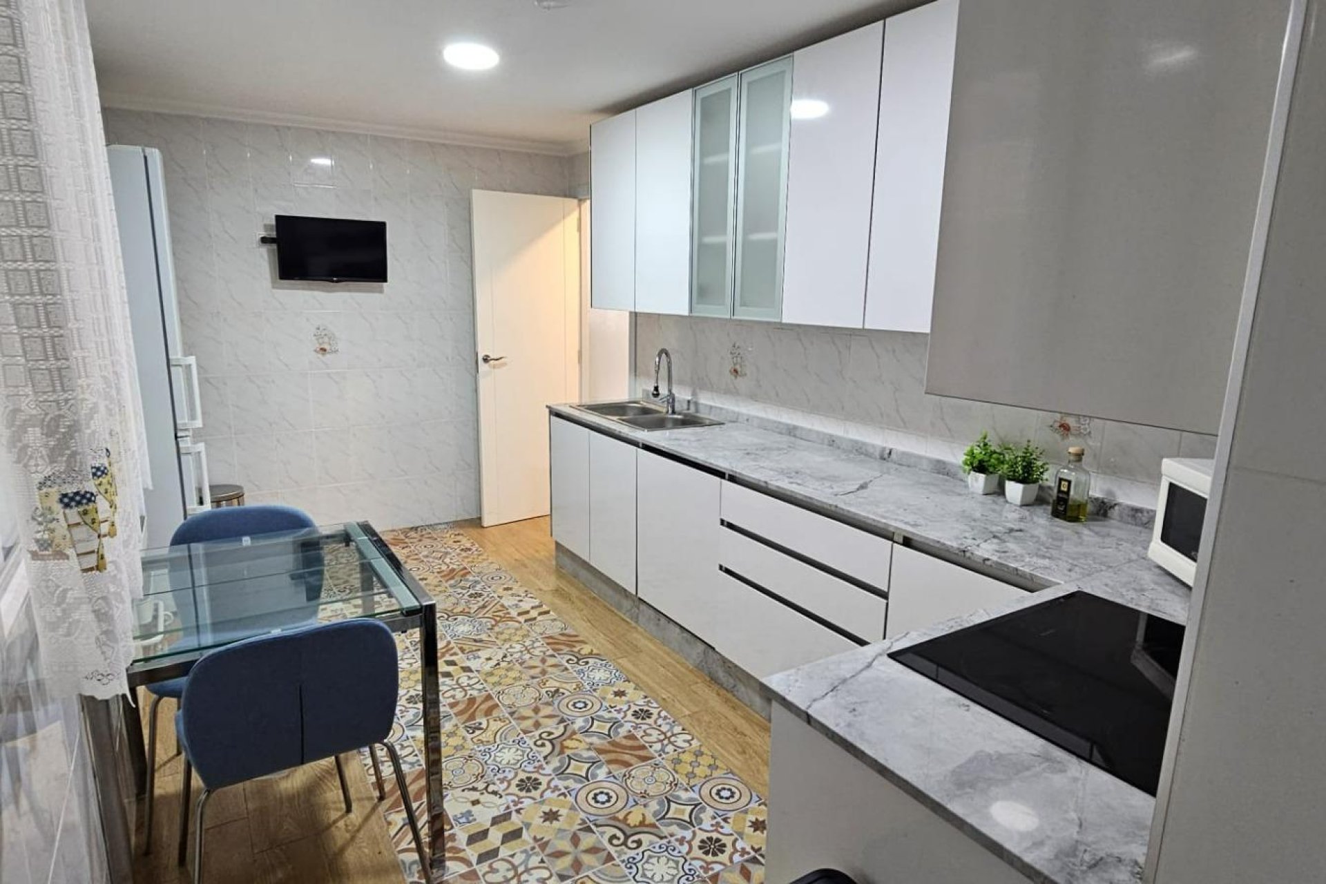 Resale - Apartment / flat - Torrevieja - Paseo maritimo