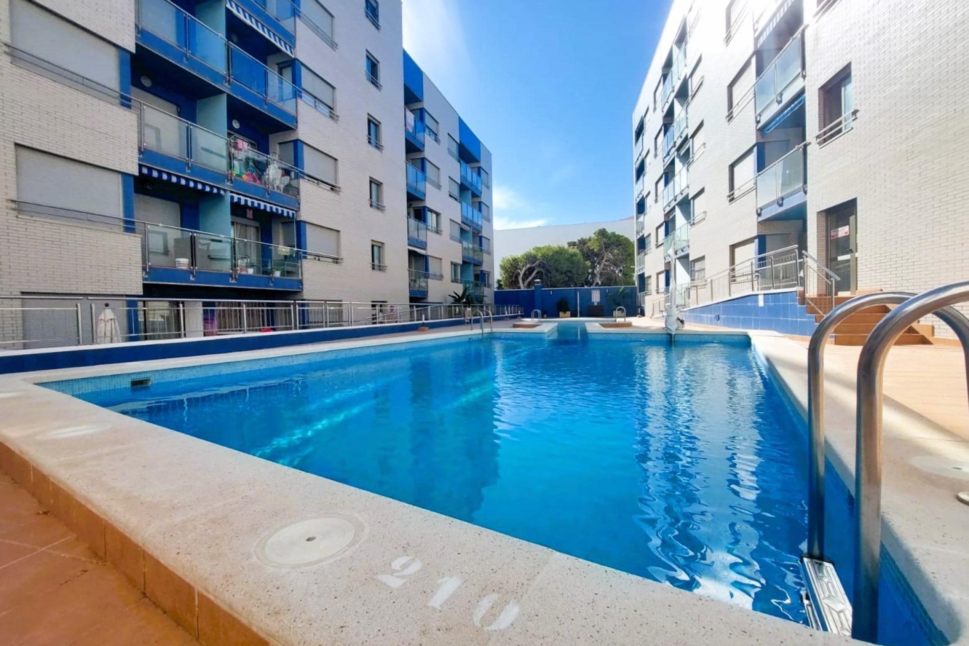 Resale - Apartment / flat - Torrevieja - Playa de los Locos