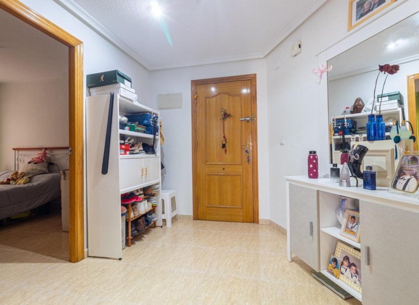 Resale - Apartment / Flat * - Torrevieja - Playa de los Locos *