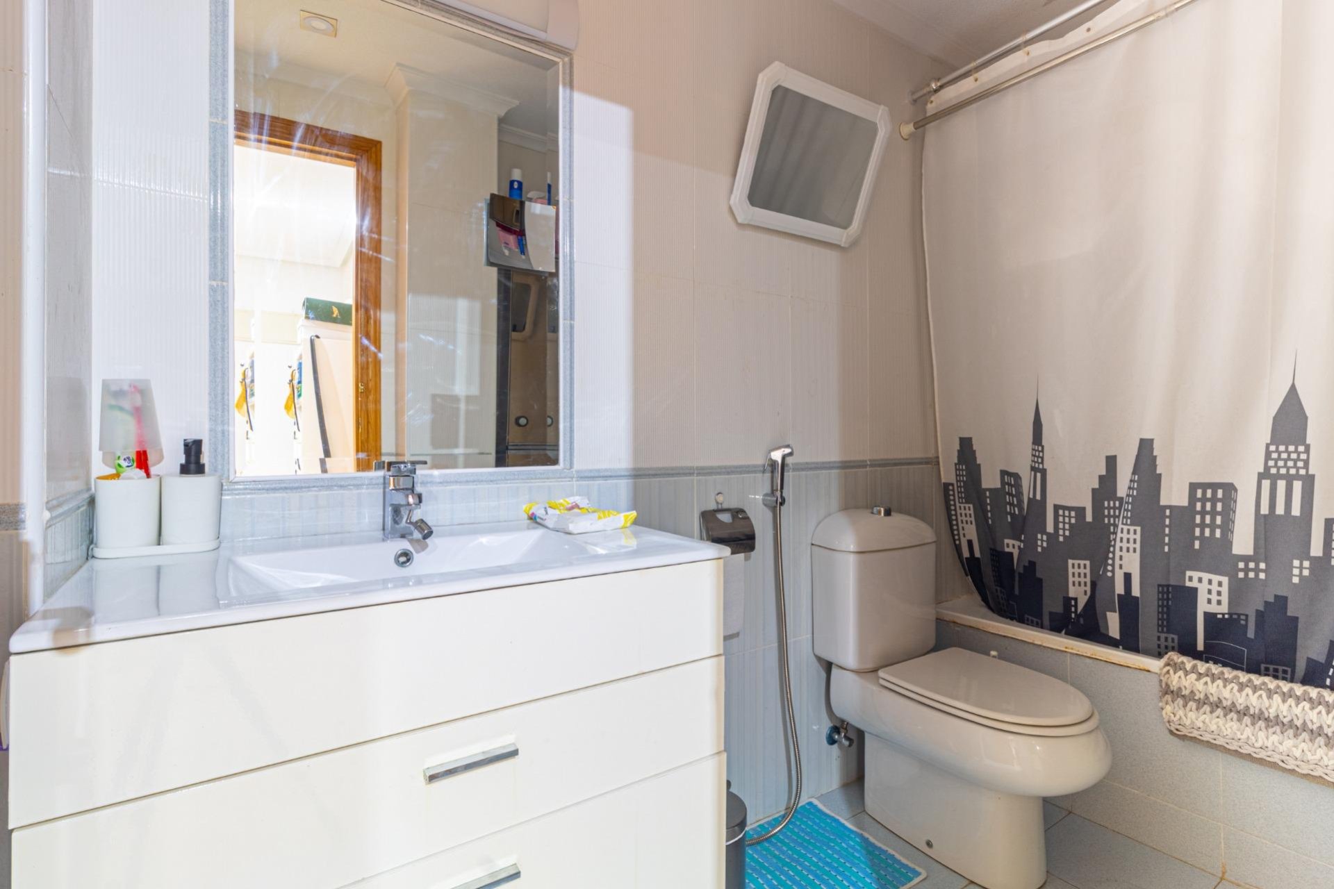 Resale - Apartment / Flat * - Torrevieja - Playa de los Locos *