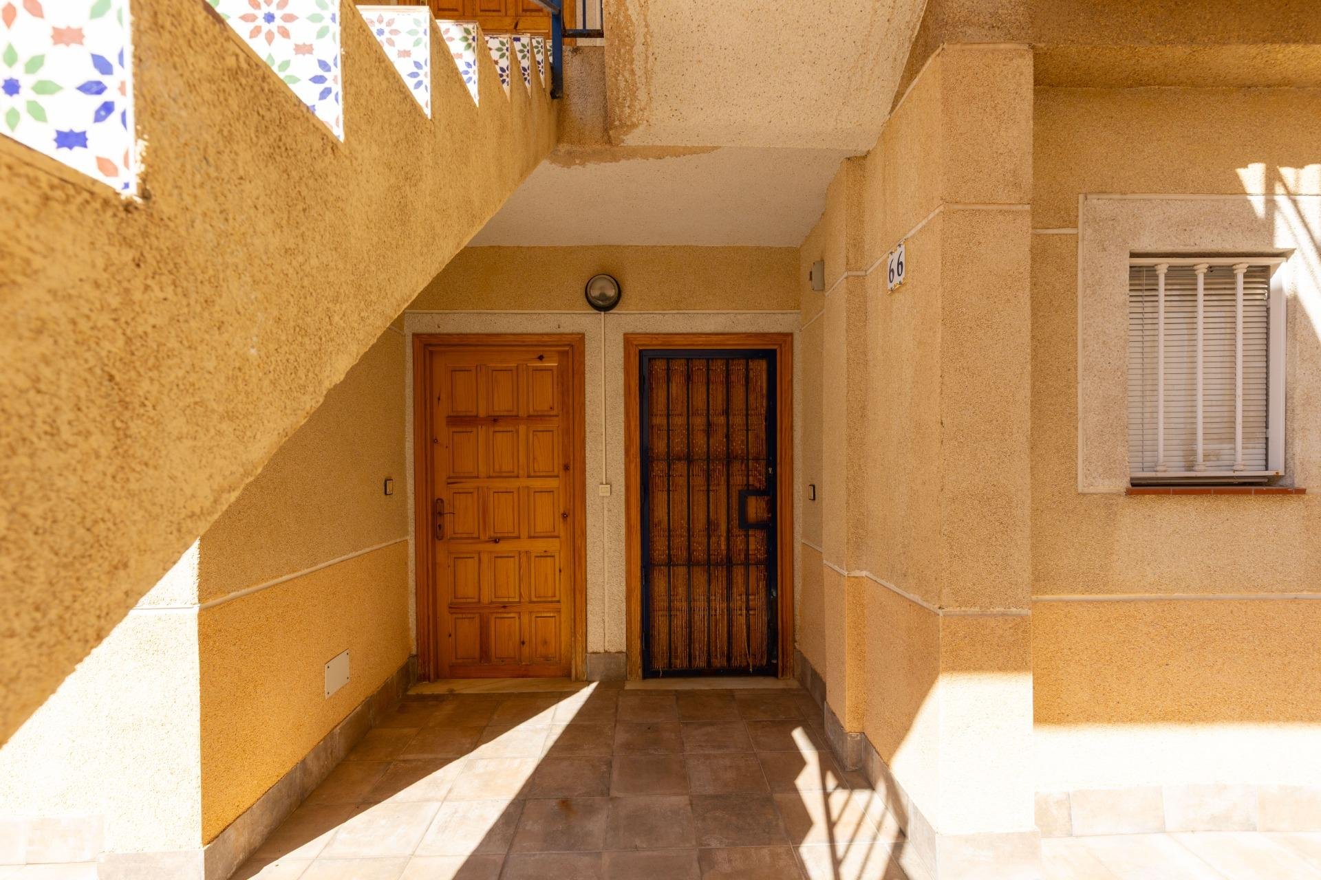 Resale - Apartment / Flat * - Torrevieja - Playa de los Locos *