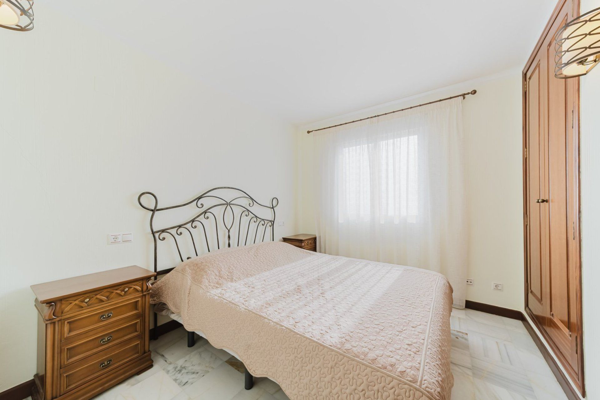 Resale - Apartment / Flat * - Torrevieja - Playa de los Locos *