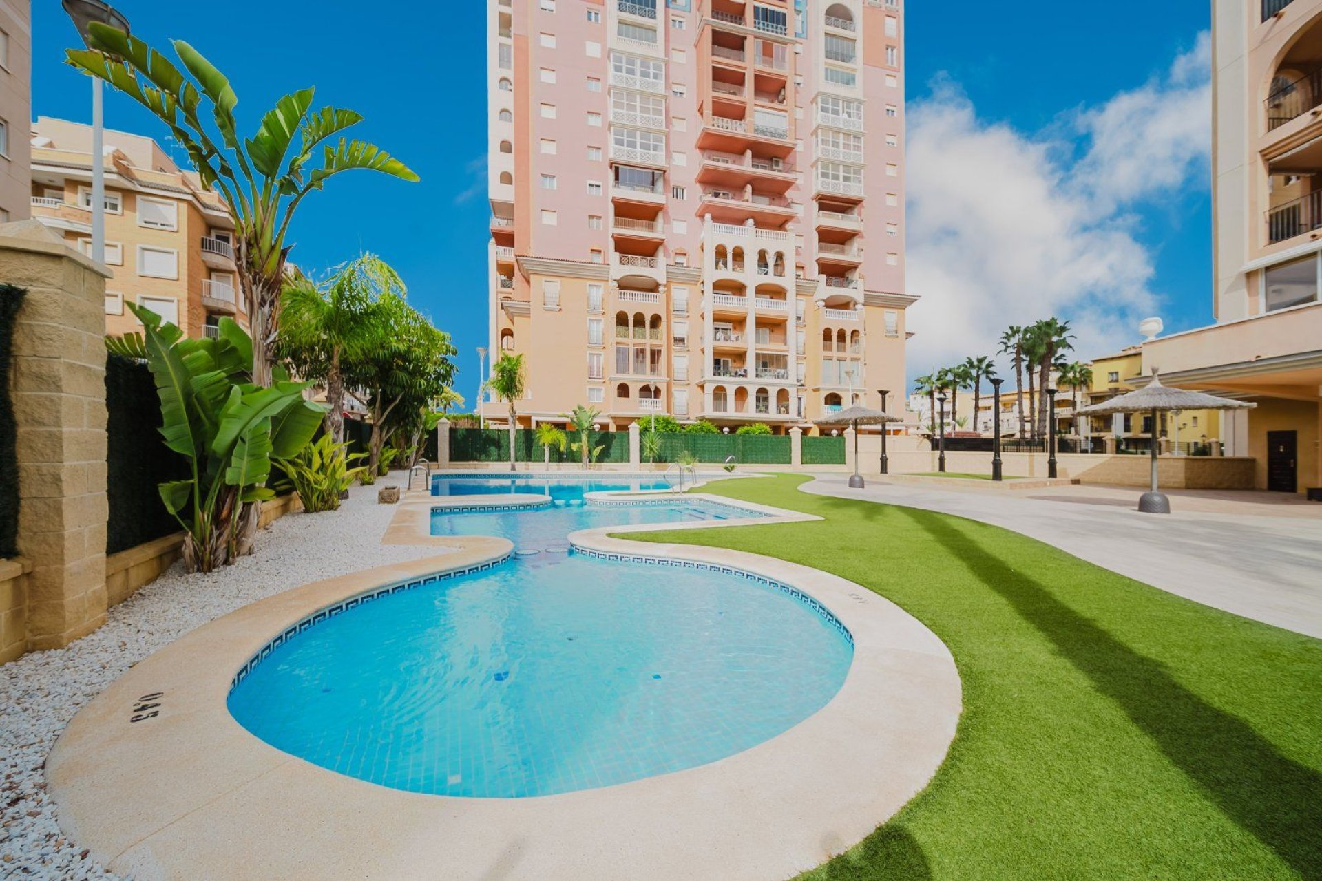 Resale - Apartment / Flat * - Torrevieja - Playa de los Locos *