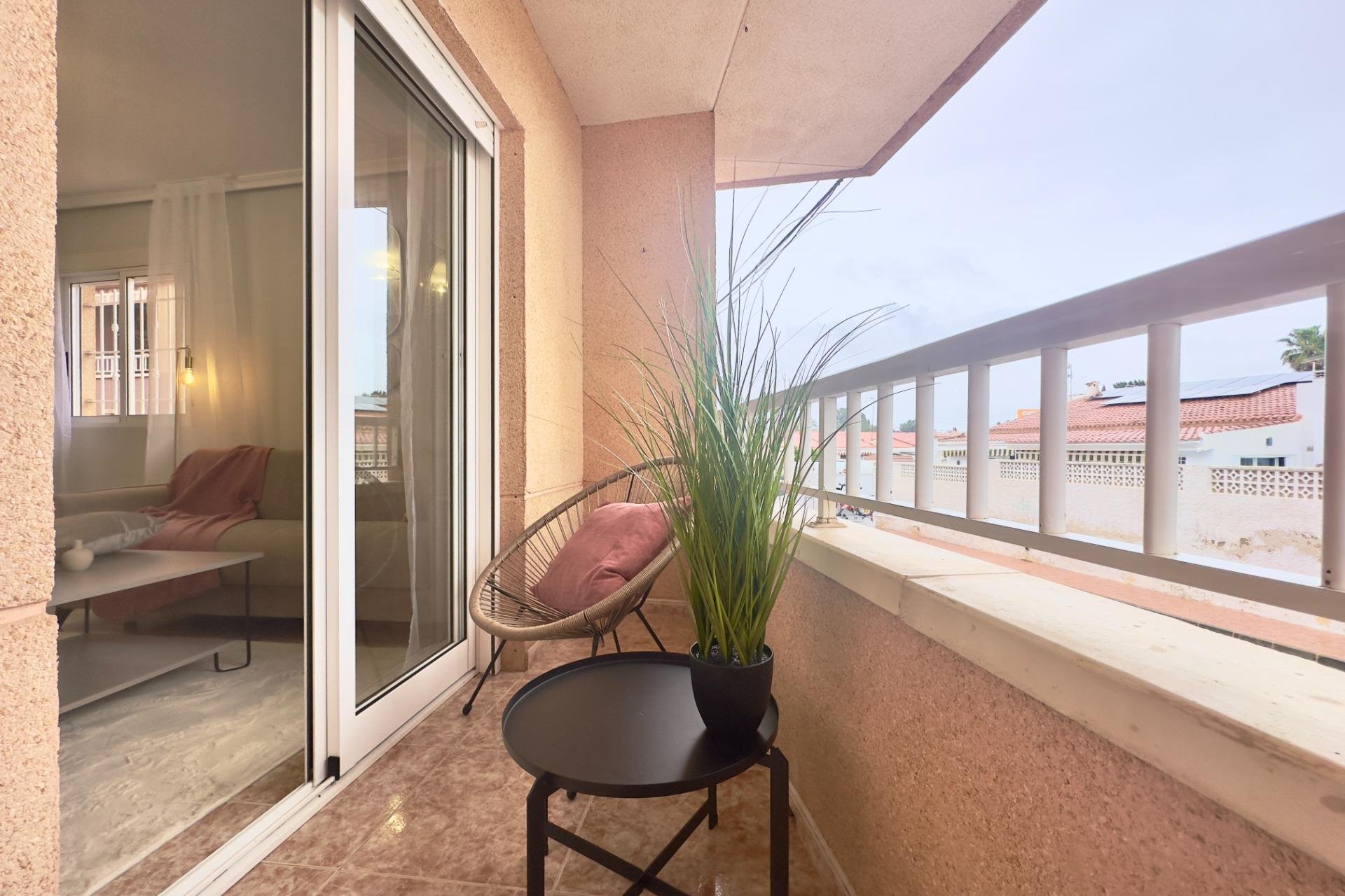 Resale - Apartment / Flat * - Torrevieja * - Playa de los Locos *