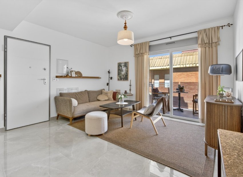 Resale - Apartment / Flat * - Torrevieja * - Playa de los Locos *