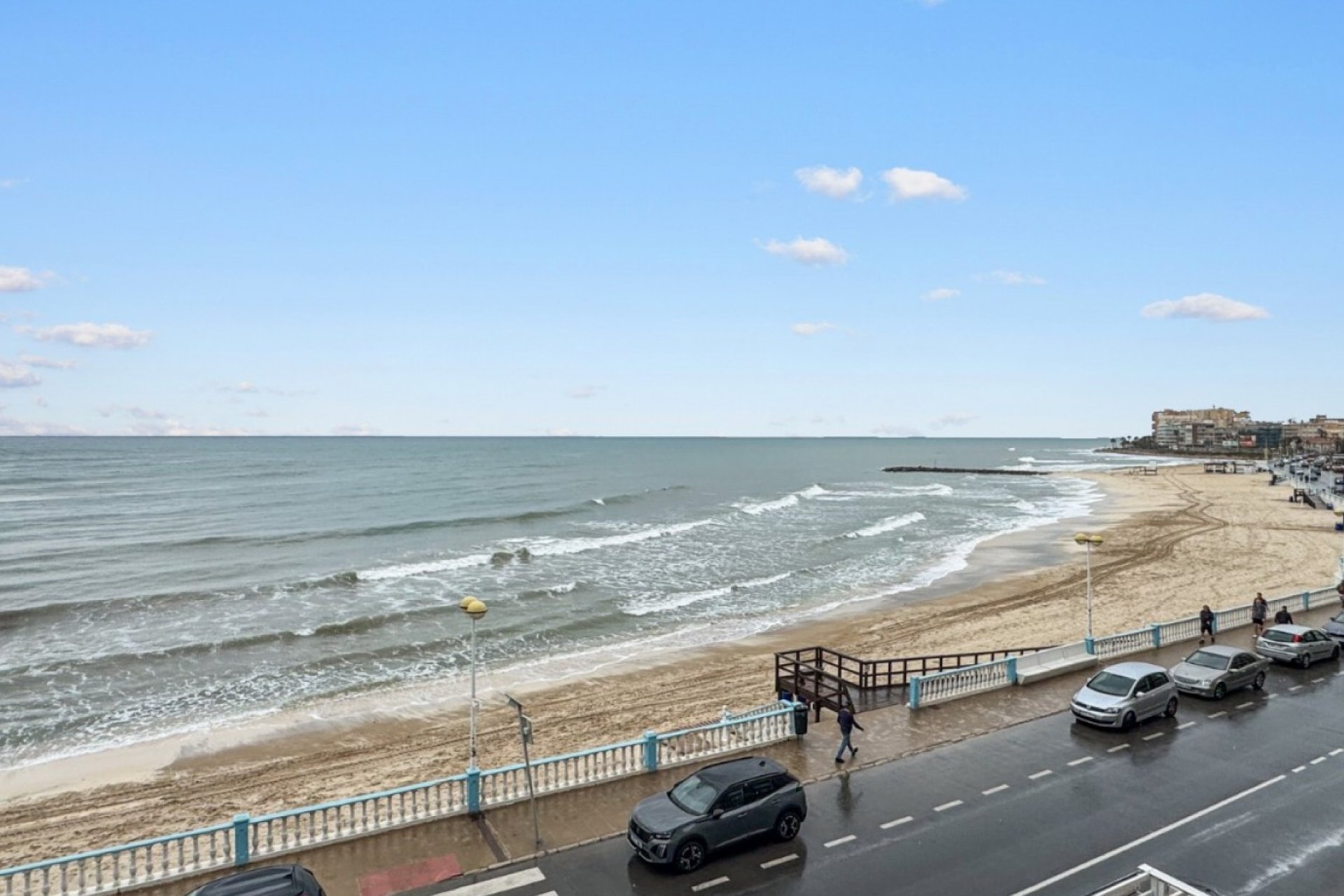 Resale - Apartment / Flat * - Torrevieja * - Playa de los Locos *