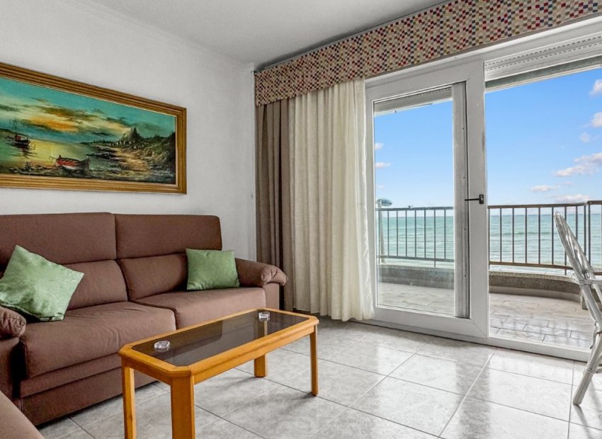Resale - Apartment / Flat * - Torrevieja * - Playa de los Locos *