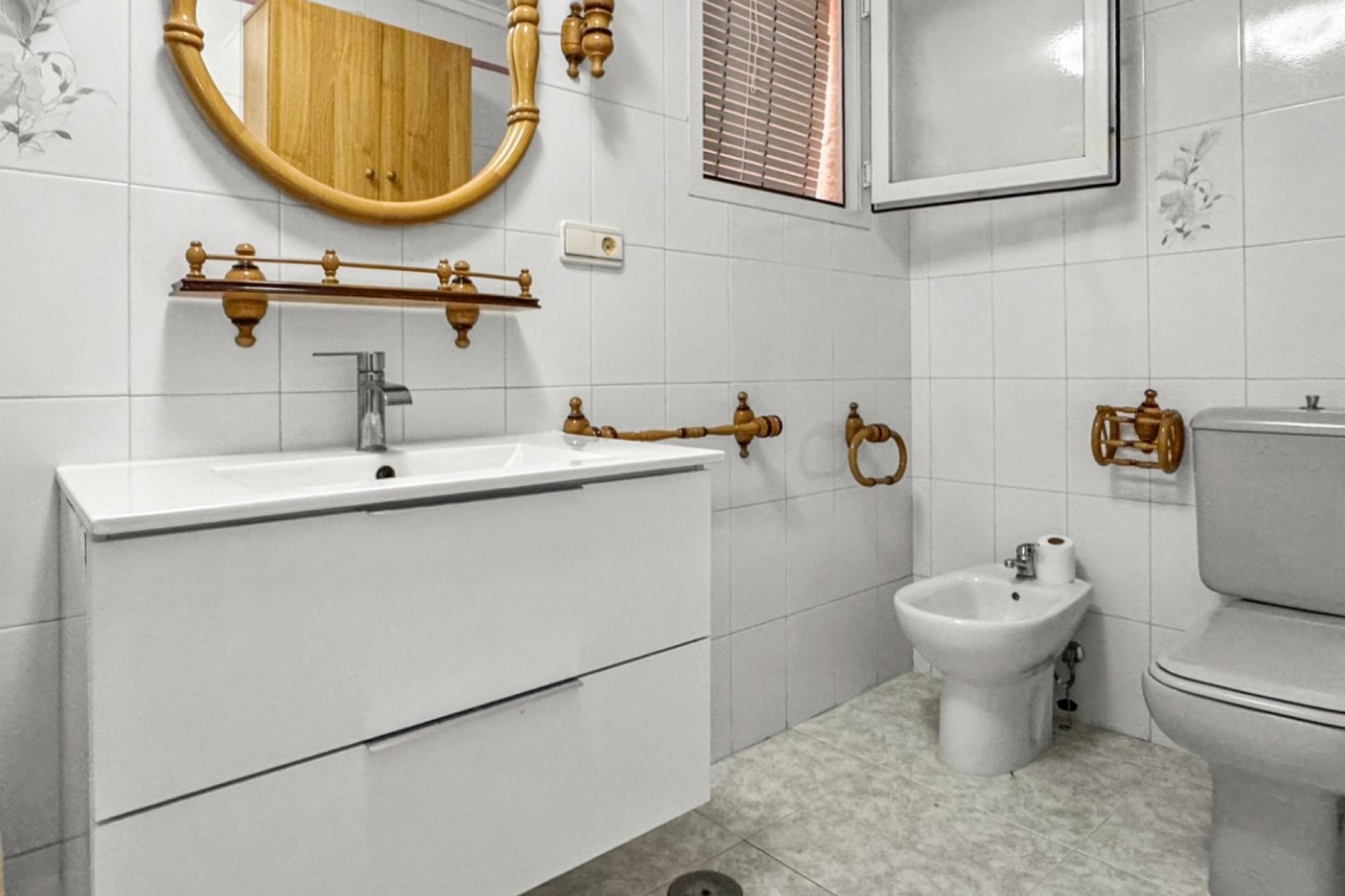 Resale - Apartment / Flat * - Torrevieja * - Playa de los Locos *