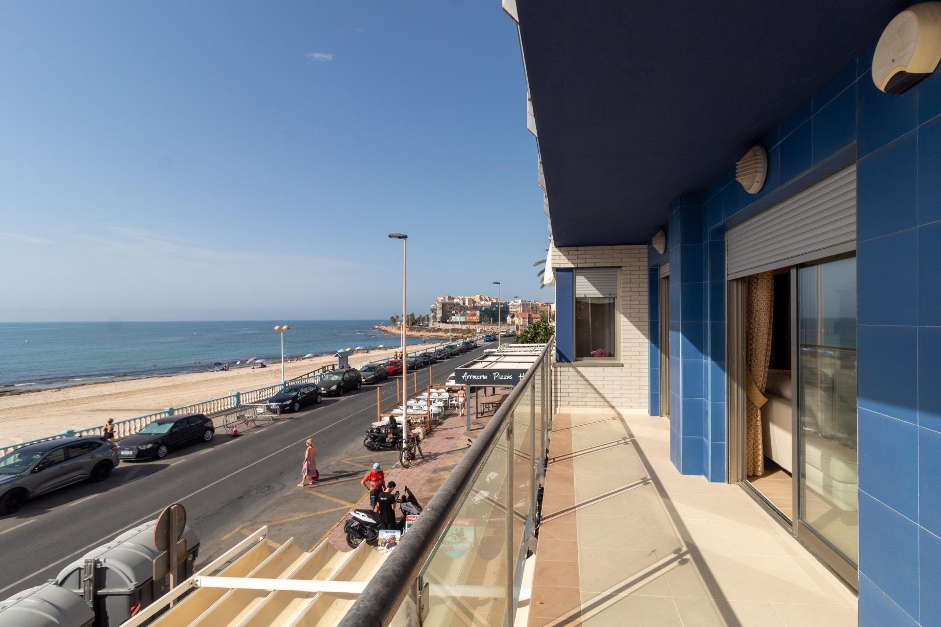 Resale - Apartment / Flat * - Torrevieja * - Playa de los Locos *