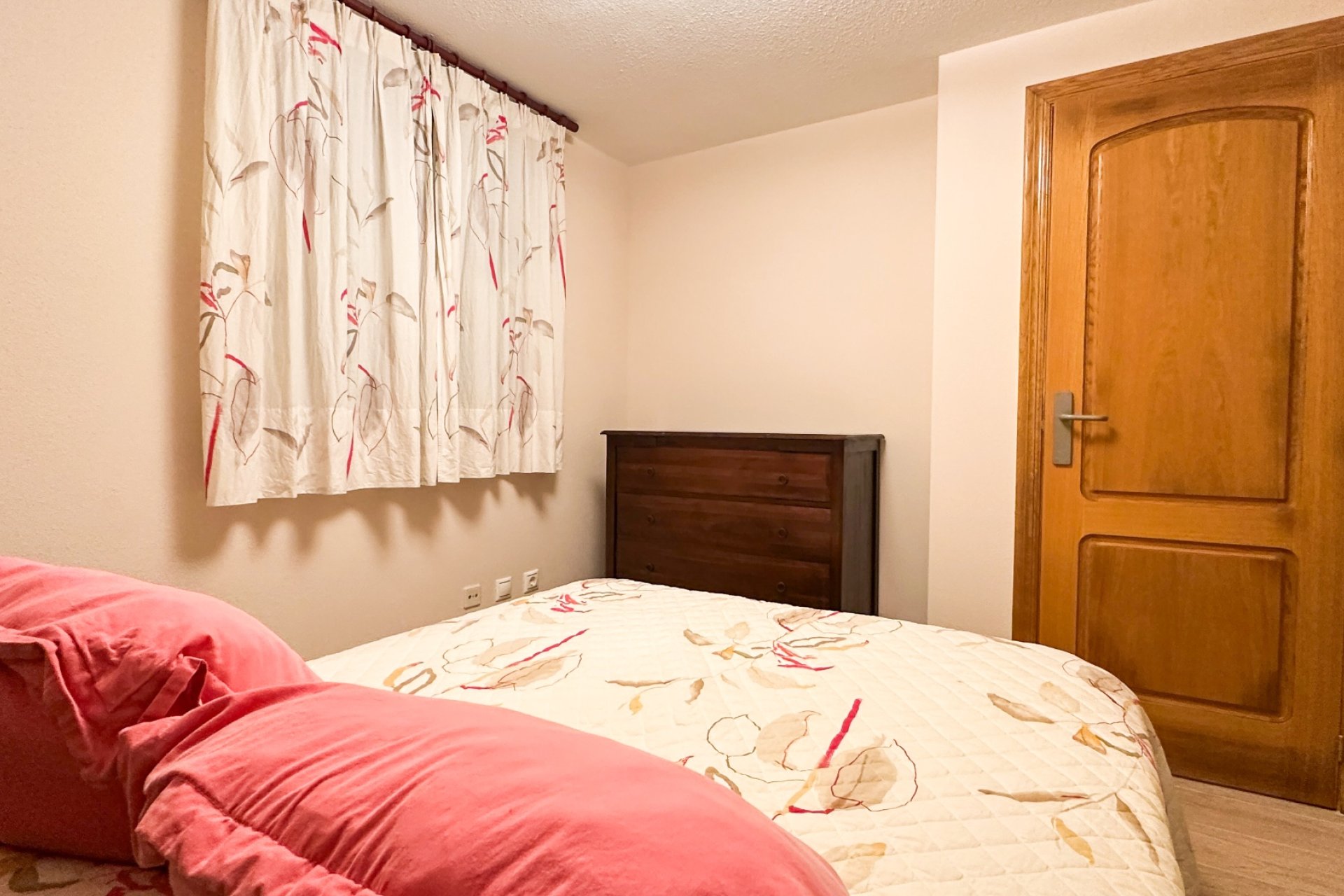 Resale - Apartment / Flat * - Torrevieja * - Playa de los Locos *