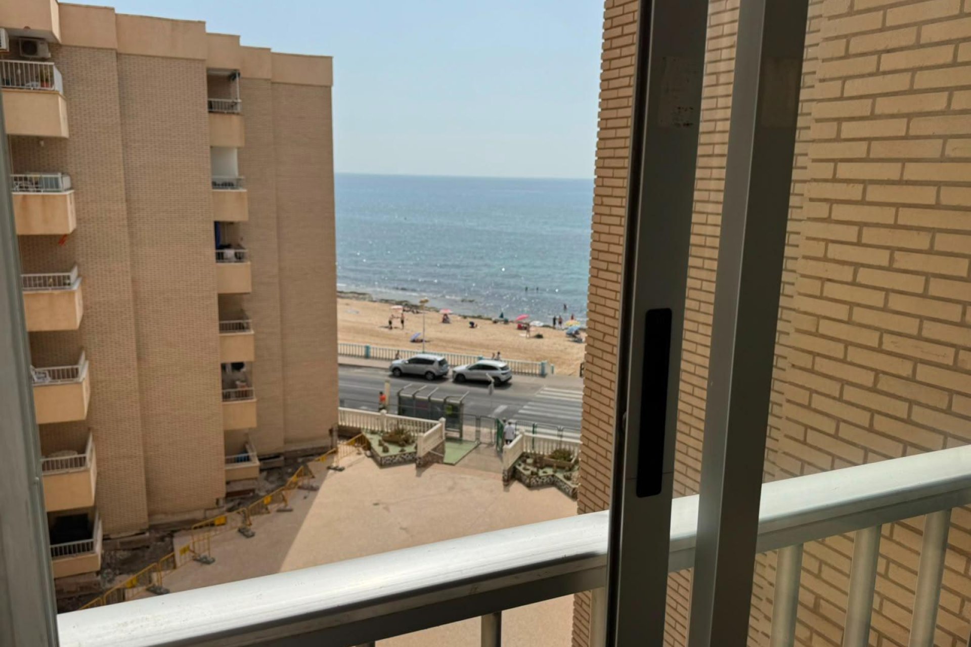 Resale - Apartment / Flat * - Torrevieja * - Playa de los Locos *