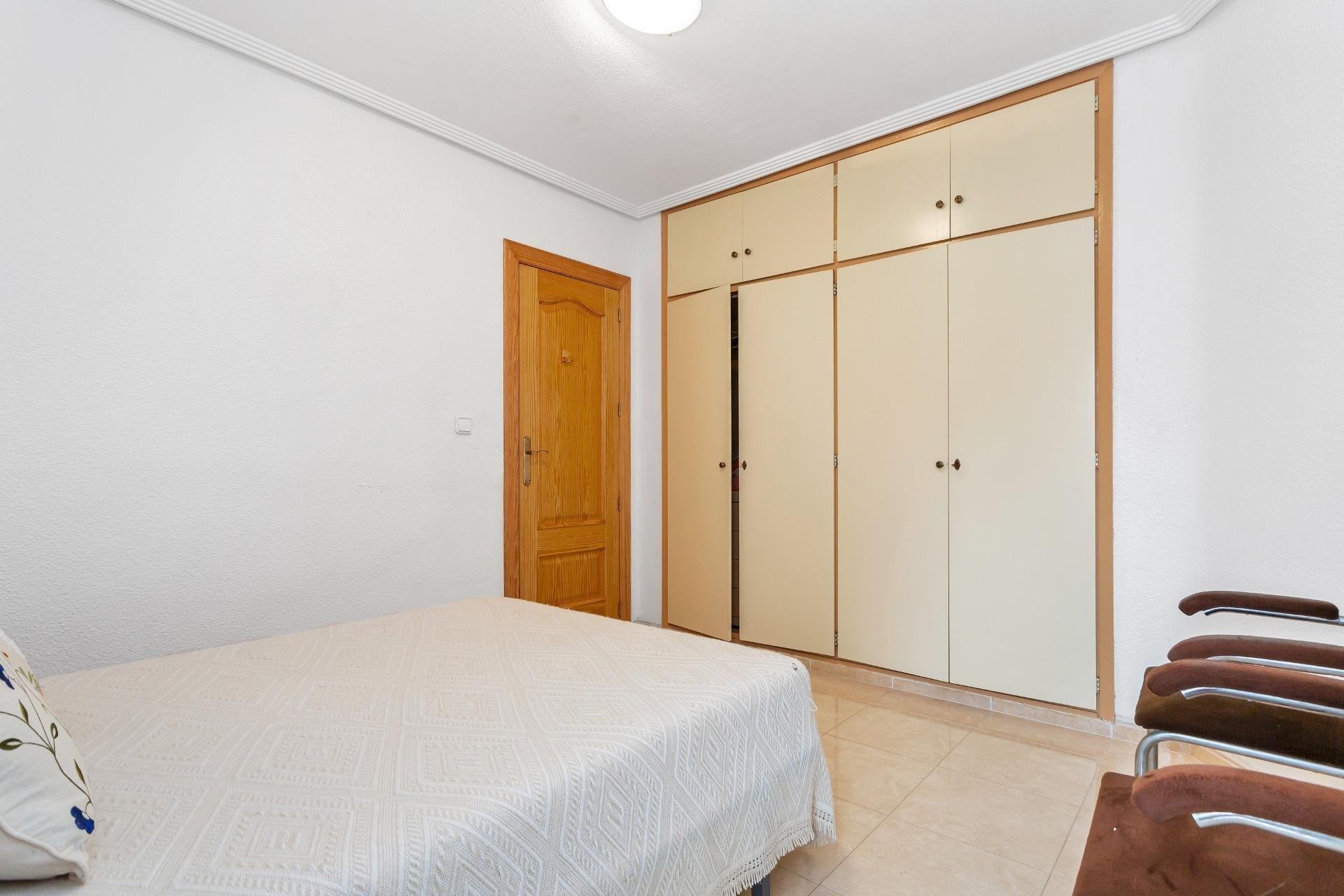 Resale - Apartment / Flat * - Torrevieja * - Playa de los Locos *