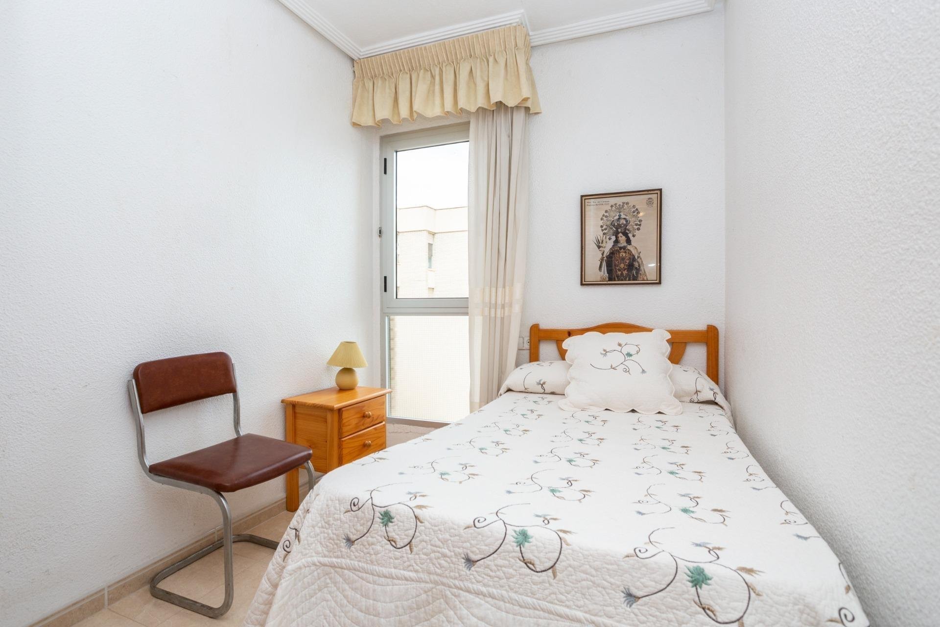 Resale - Apartment / Flat * - Torrevieja * - Playa de los Locos *