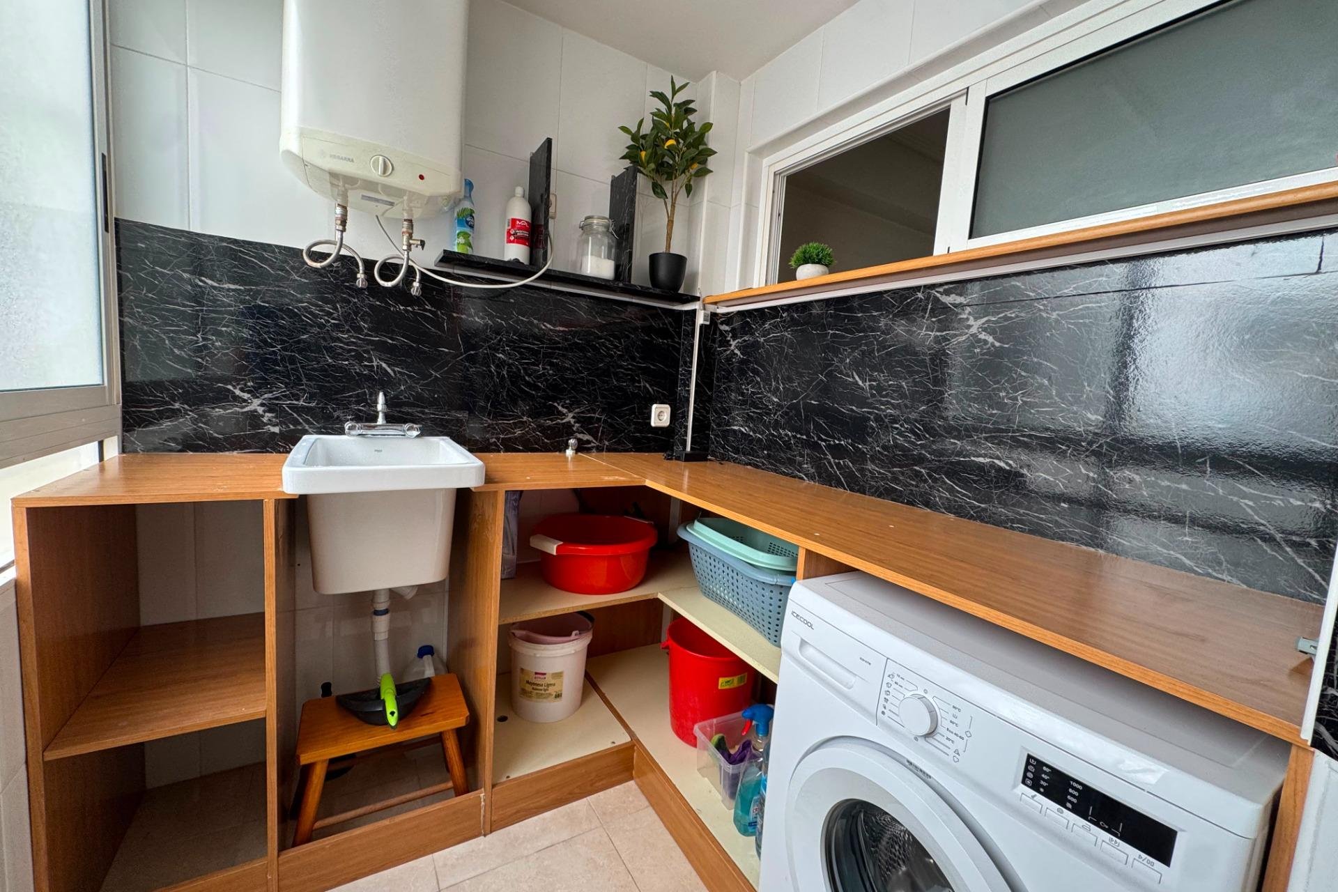 Resale - Apartment / Flat * - Torrevieja * - Playa de los Locos *