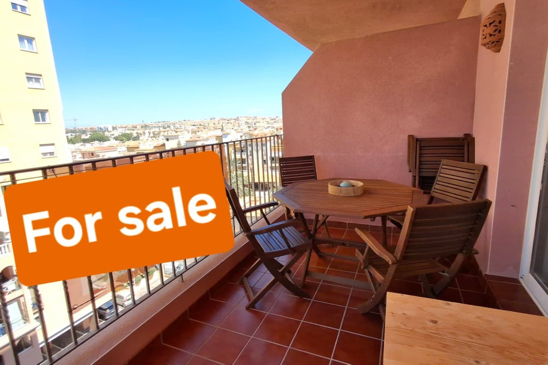Resale - Apartment / Flat * - Torrevieja * - Playa de los Locos *