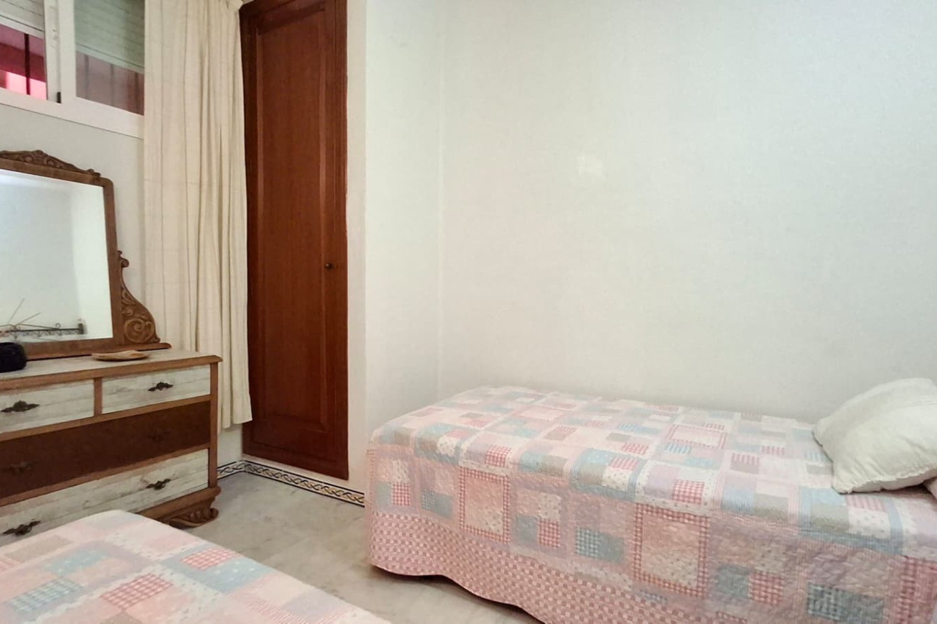 Resale - Apartment / Flat * - Torrevieja * - Playa de los Locos *