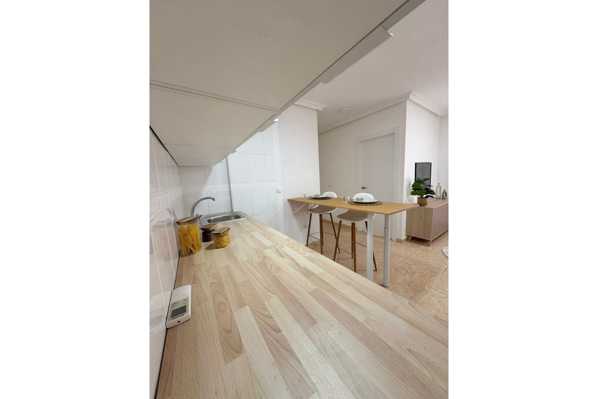 Resale - Apartment / Flat * - Torrevieja * - Playa de los Locos *