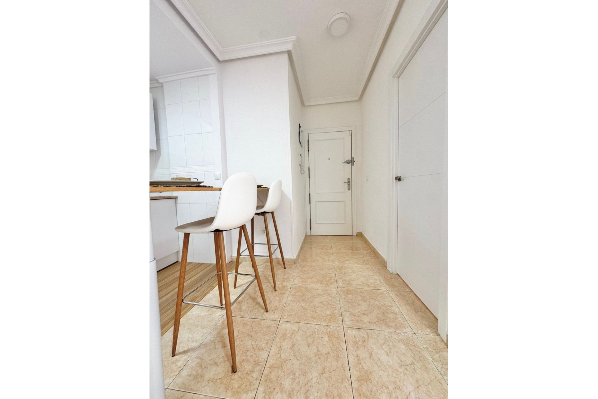 Resale - Apartment / Flat * - Torrevieja * - Playa de los Locos *