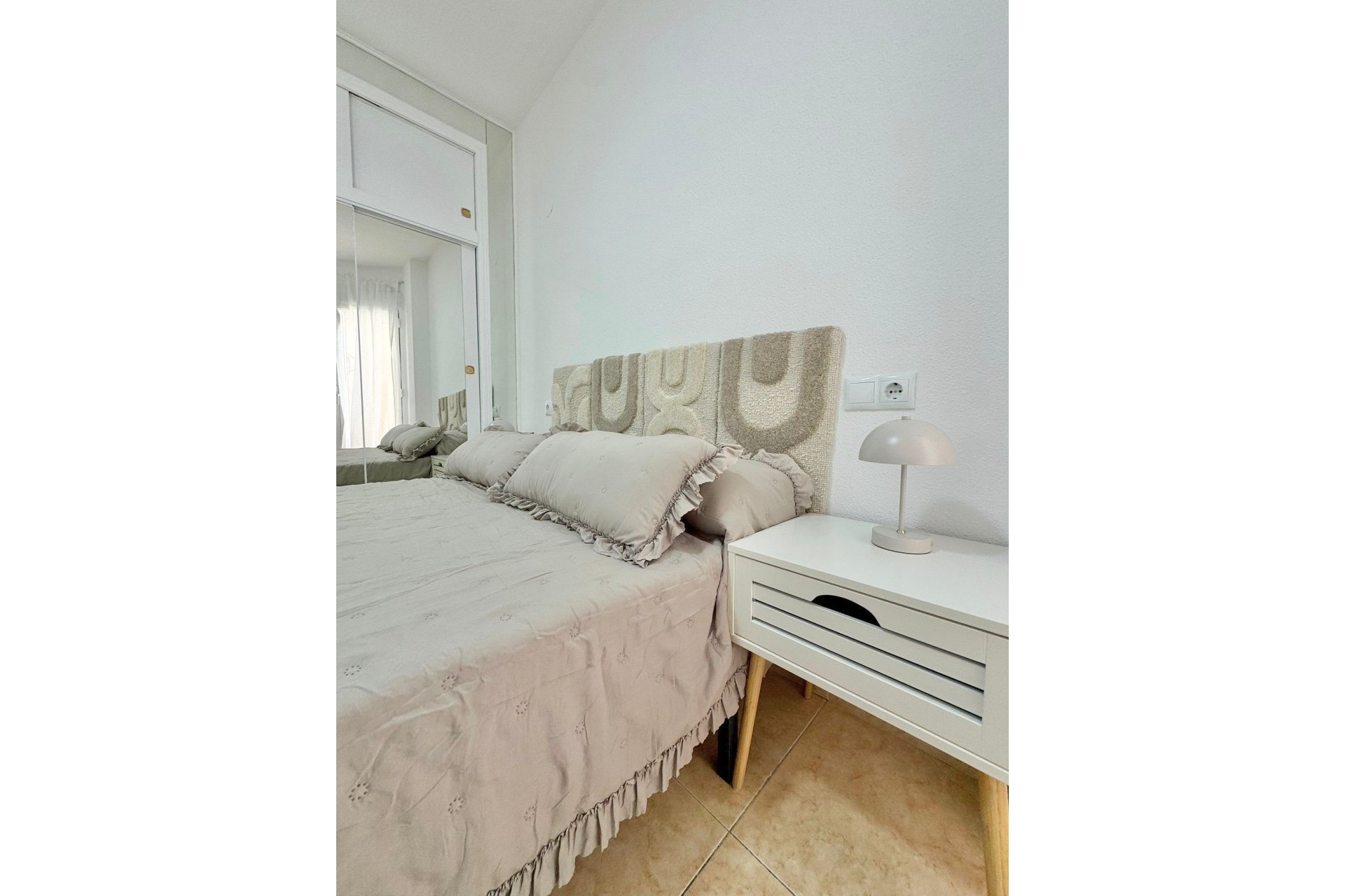 Resale - Apartment / Flat * - Torrevieja * - Playa de los Locos *