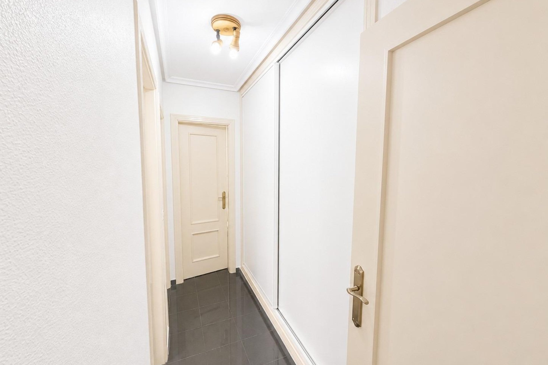 Resale - Apartment / Flat * - Torrevieja * - Playa de los Locos *