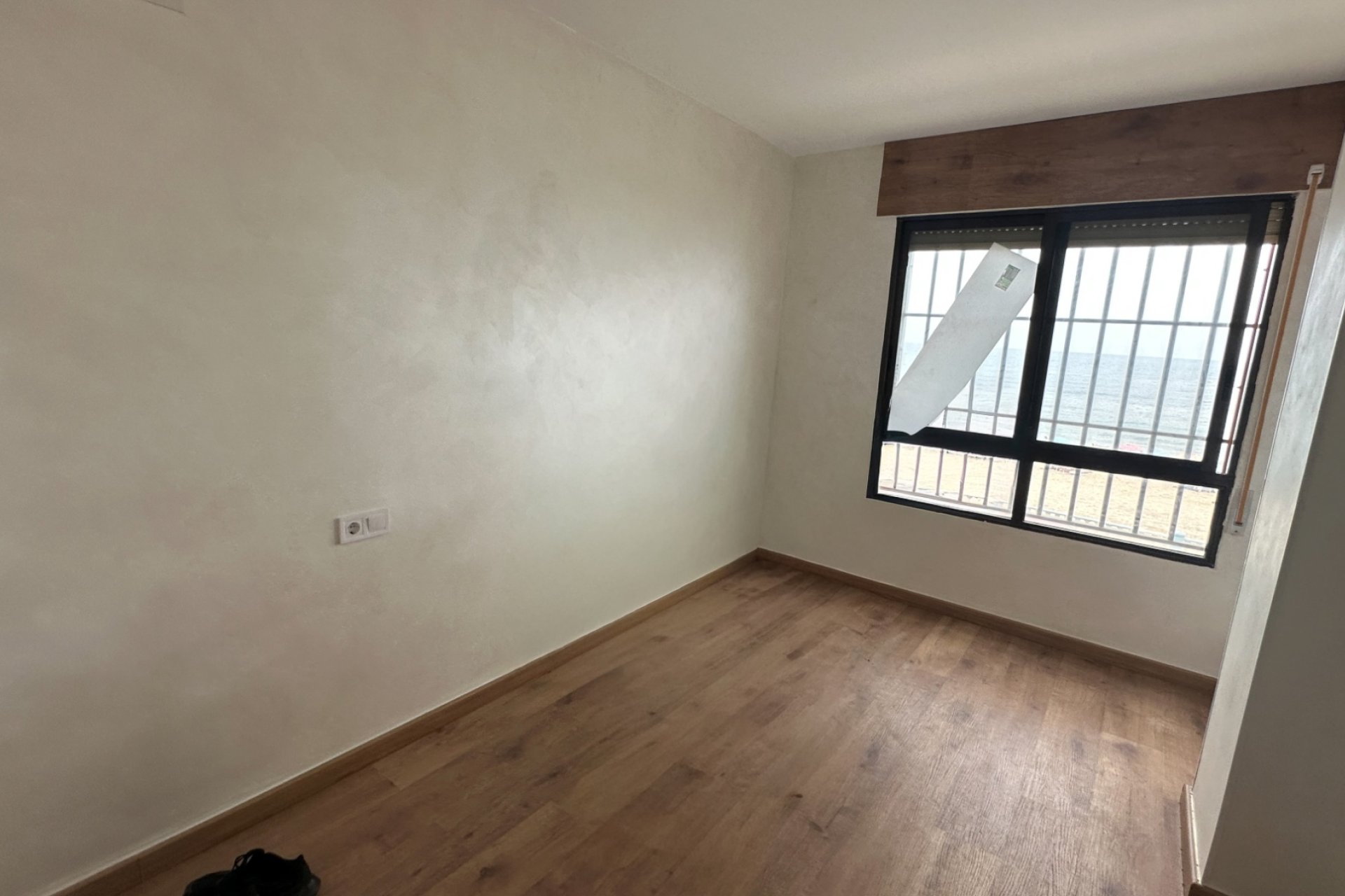 Resale - Apartment / Flat * - Torrevieja * - Playa de los Locos *