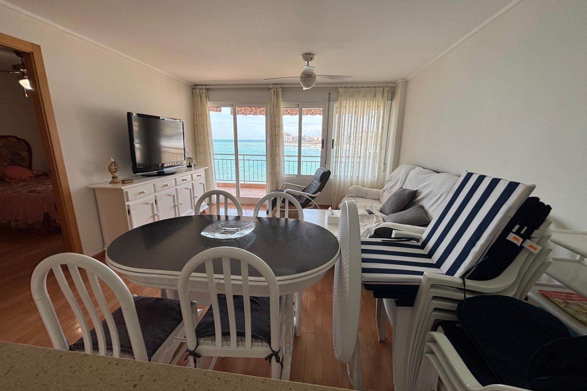 Resale - Apartment / Flat * - Torrevieja * - Playa de los Locos *
