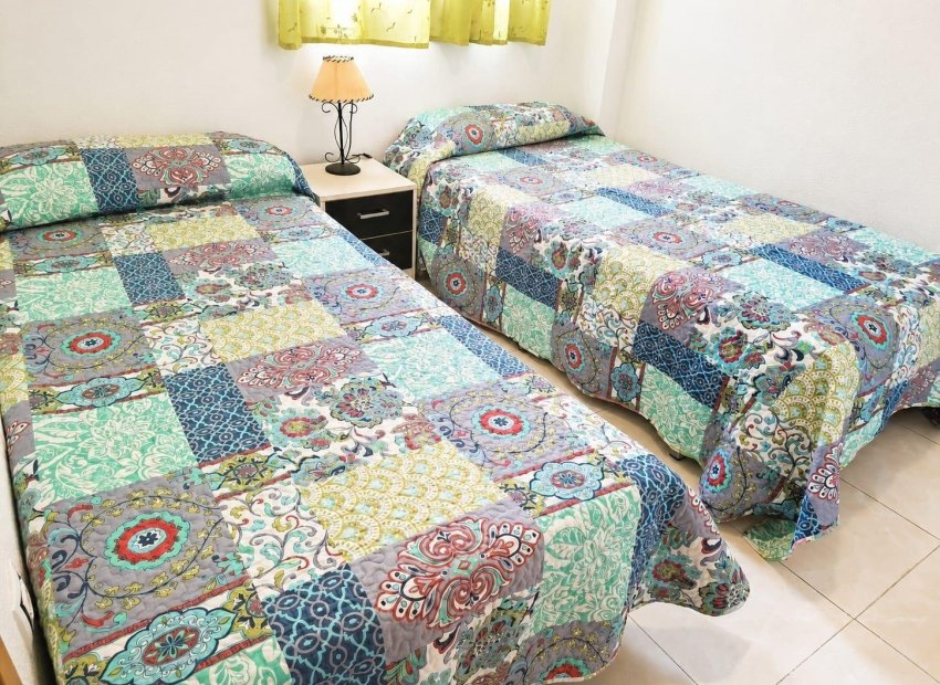 Resale - Apartment / Flat * - Torrevieja * - Playa de los Locos *