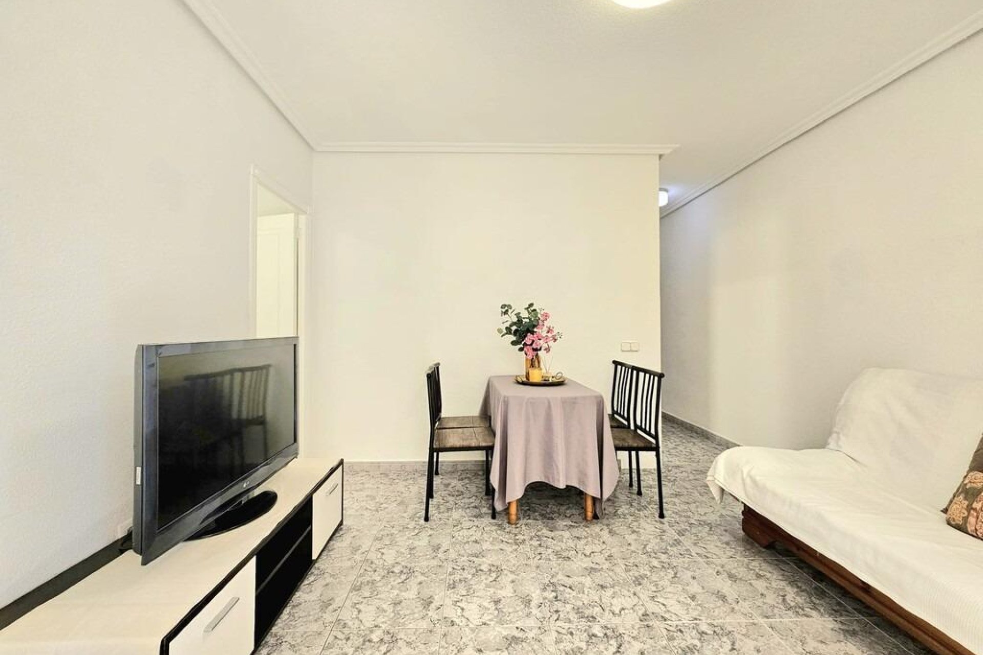 Resale - Apartment / Flat * - Torrevieja * - Playa de los Locos *