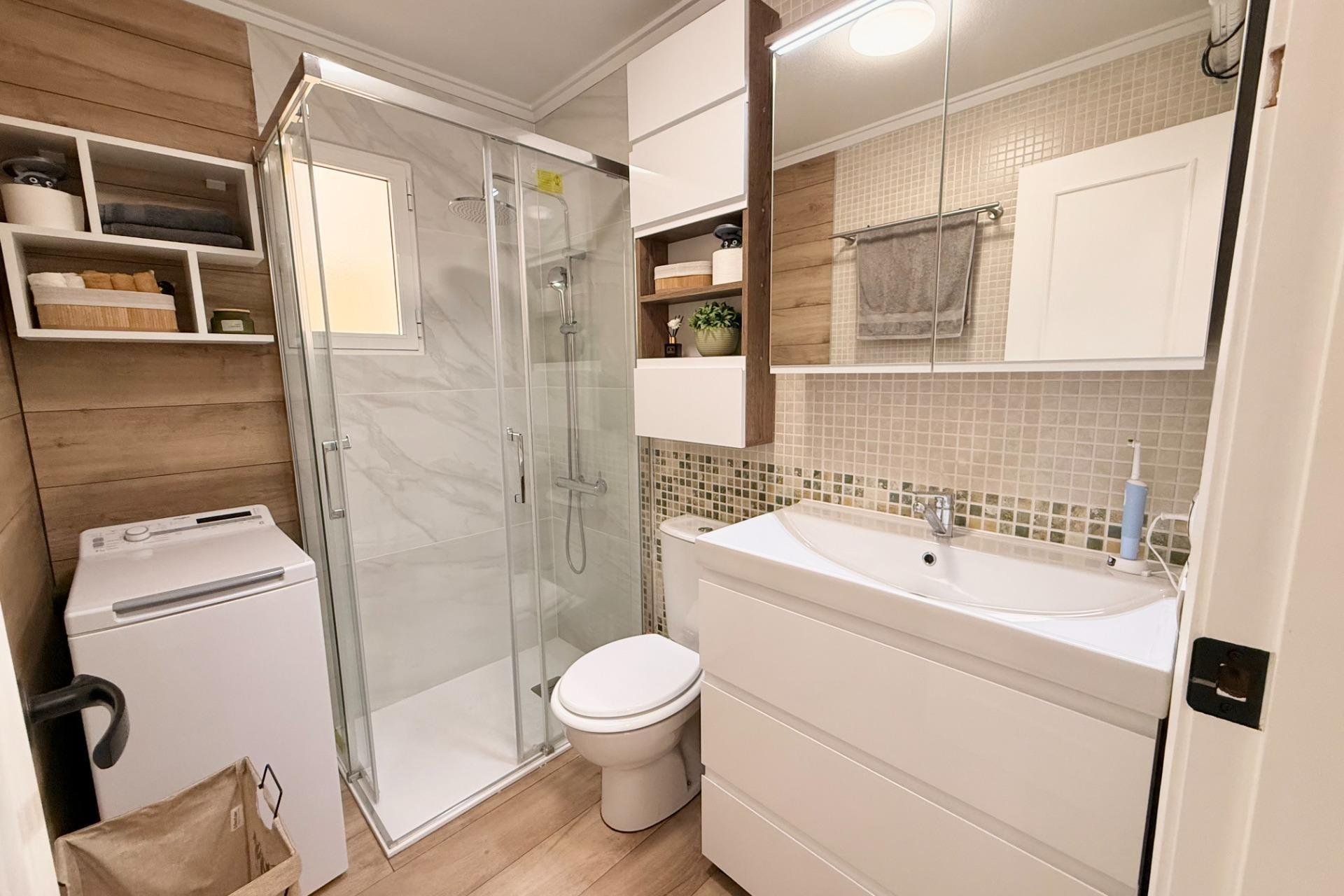 Resale - Apartment / Flat * - Torrevieja * - Playa de los Locos *