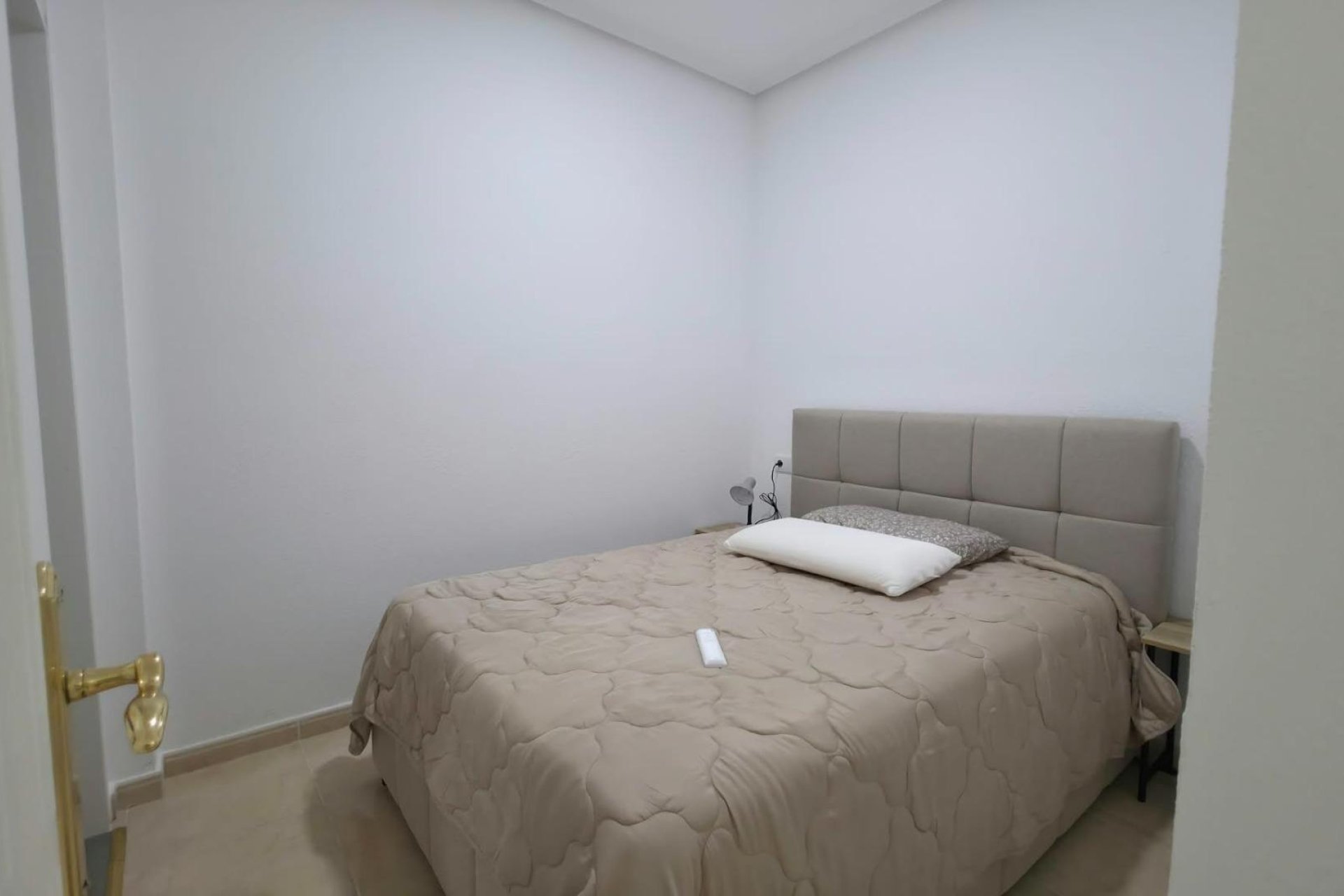 Resale - Apartment / Flat * - Torrevieja * - Playa de los Locos *