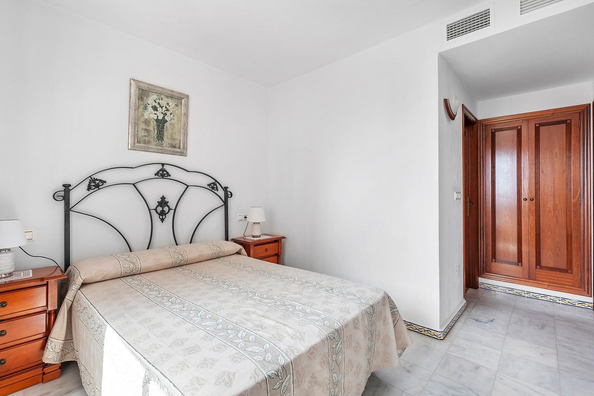 Resale - Apartment / Flat * - Torrevieja * - Playa de los Locos *