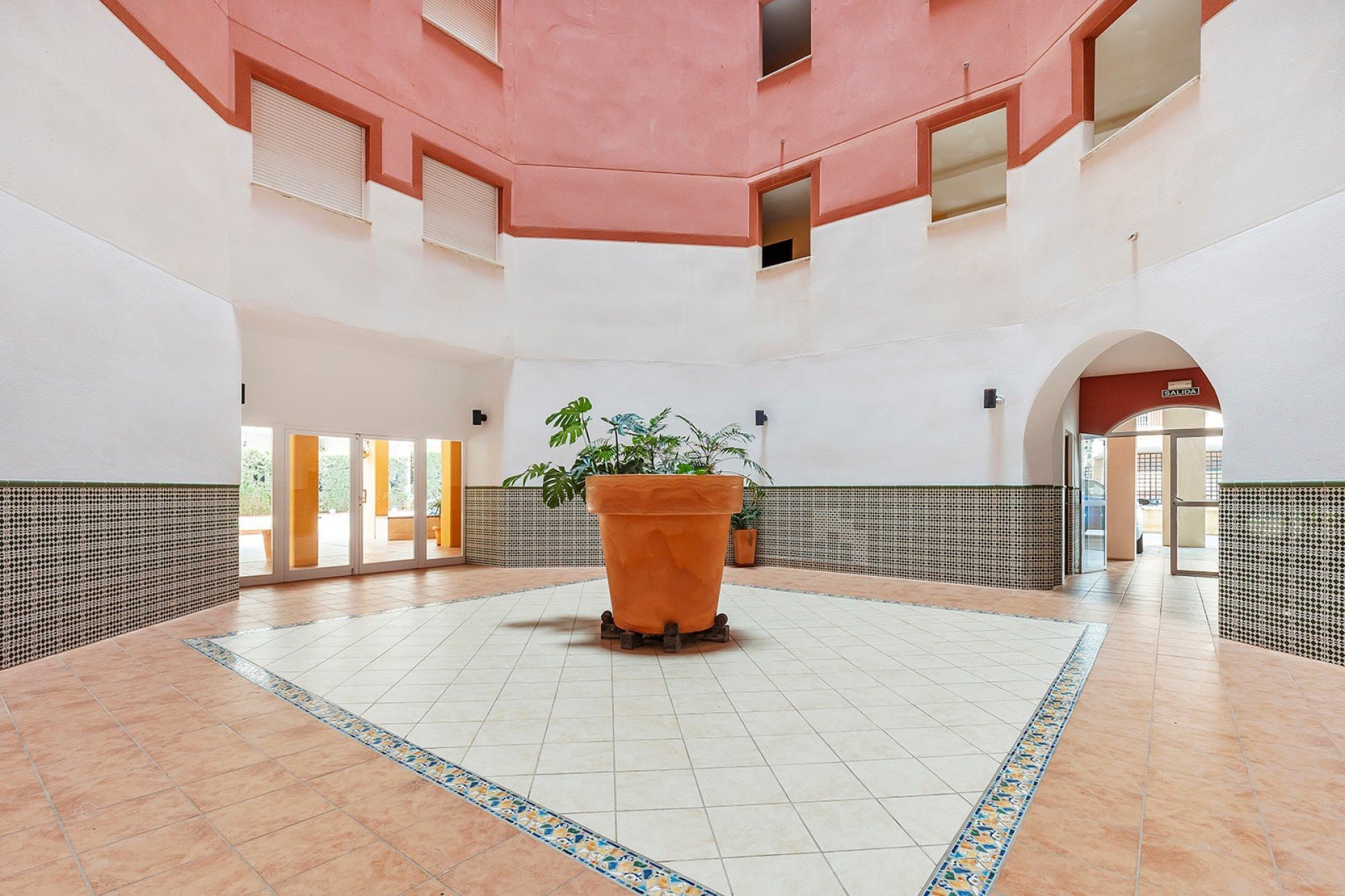Resale - Apartment / Flat * - Torrevieja * - Playa de los Locos *