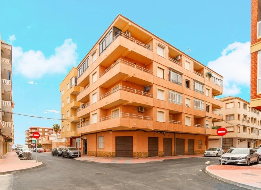 Resale - Apartment / Flat * - Torrevieja - Playa de los Naufragos *