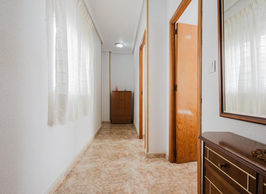 Resale - Apartment / Flat * - Torrevieja - Playa de los Naufragos *
