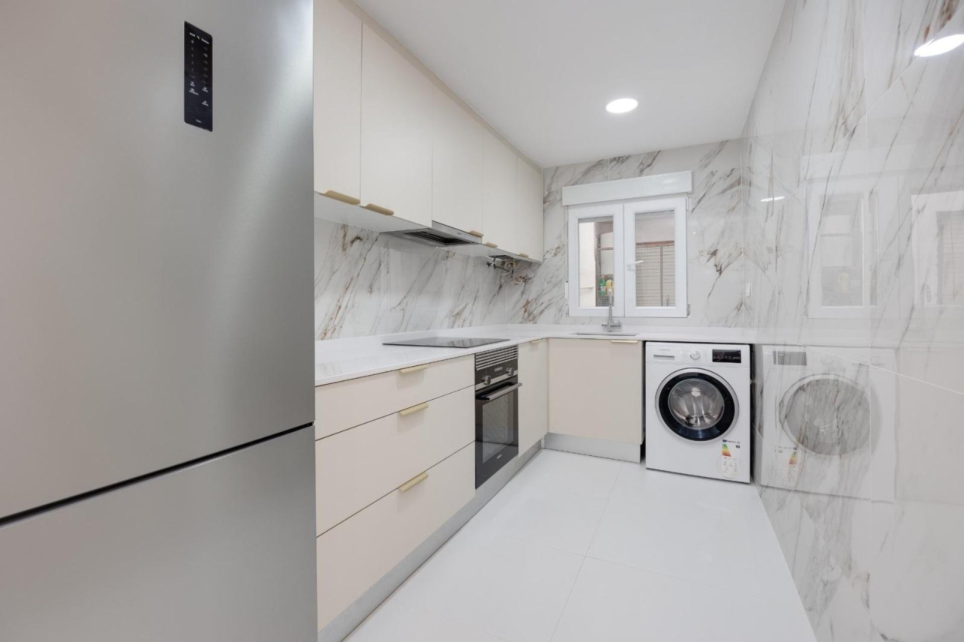 Resale - Apartment / Flat * - Torrevieja * - Playa de los Naufragos *