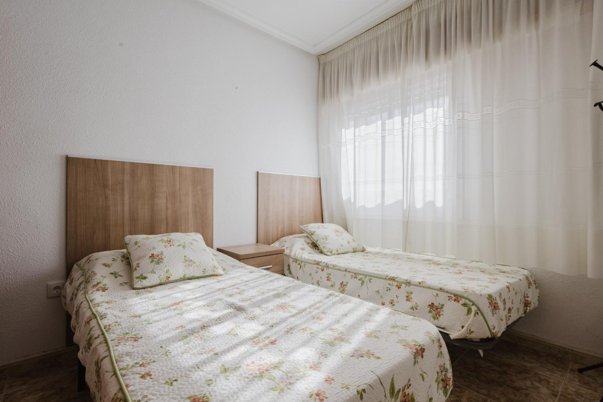 Resale - Apartment / Flat * - Torrevieja * - Playa de los Naufragos *