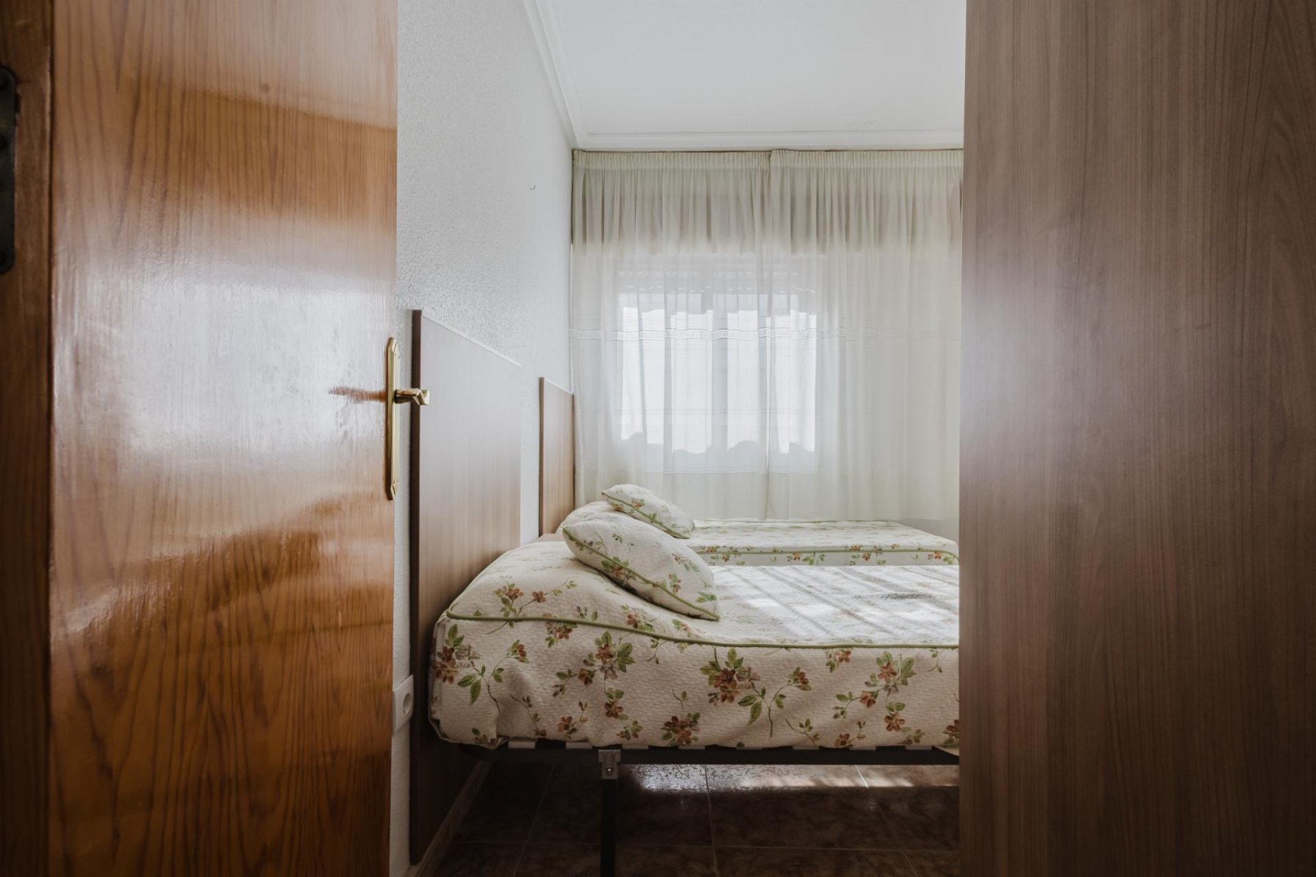 Resale - Apartment / Flat * - Torrevieja * - Playa de los Naufragos *