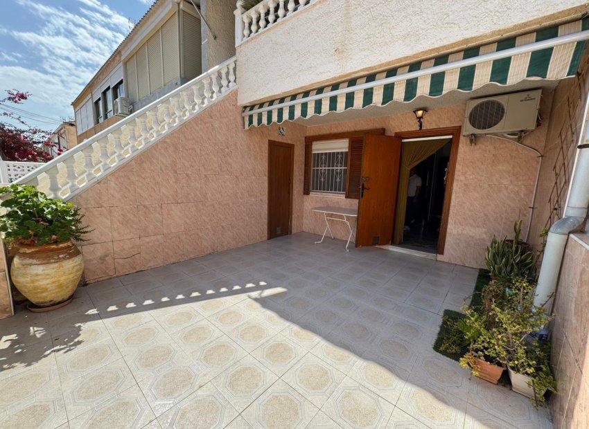 Resale - Apartment / Flat * - Torrevieja * - Playa de los Naufragos *