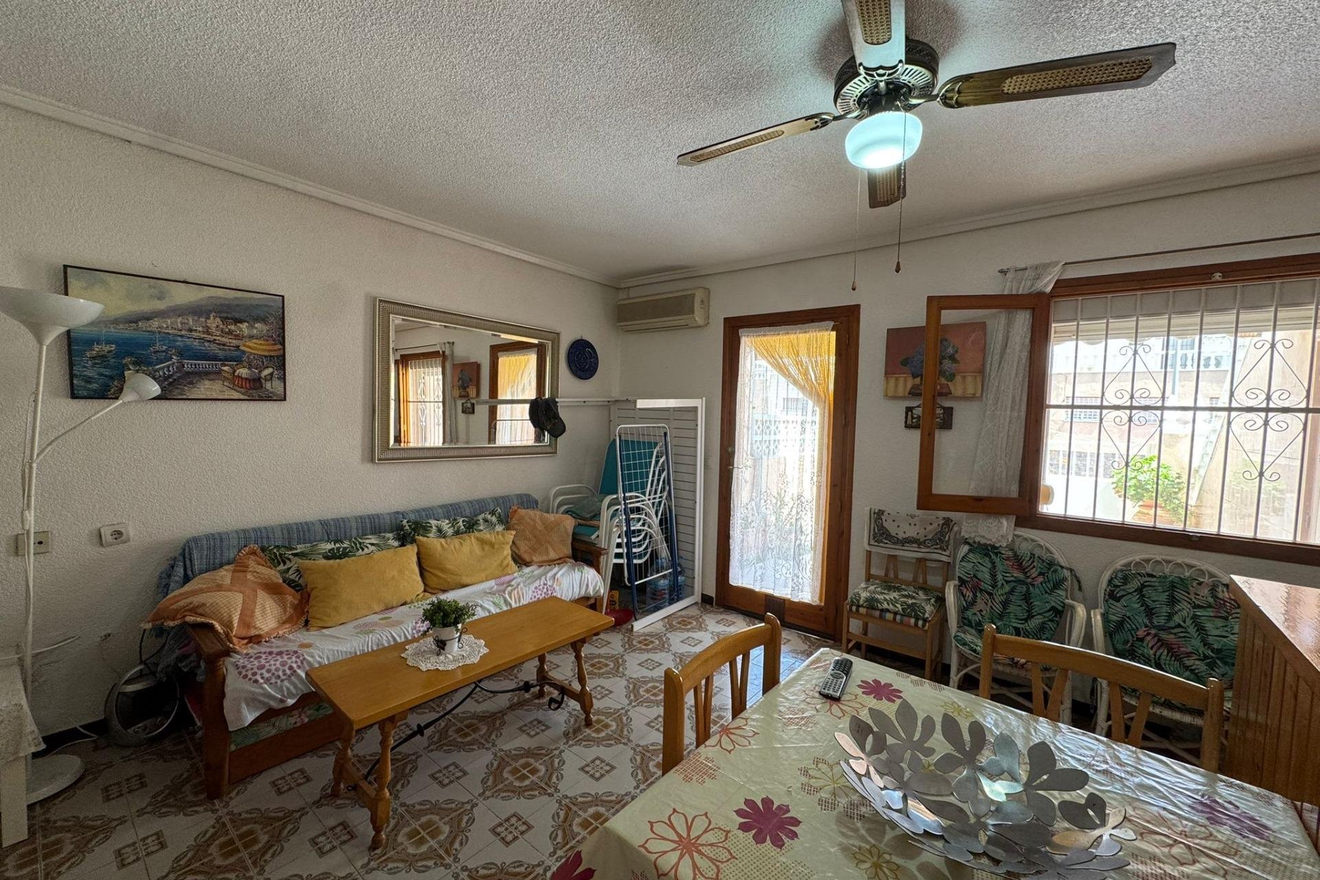 Resale - Apartment / Flat * - Torrevieja * - Playa de los Naufragos *