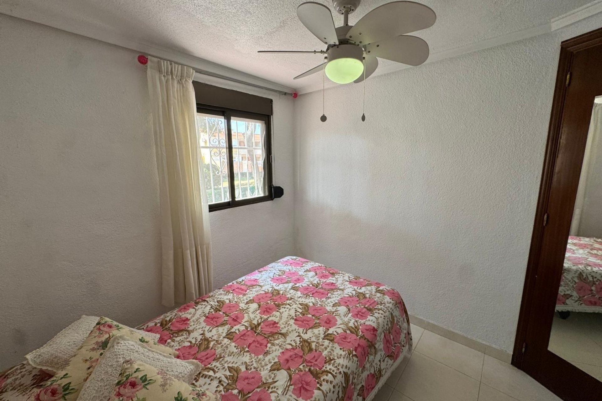 Resale - Apartment / Flat * - Torrevieja * - Playa de los Naufragos *