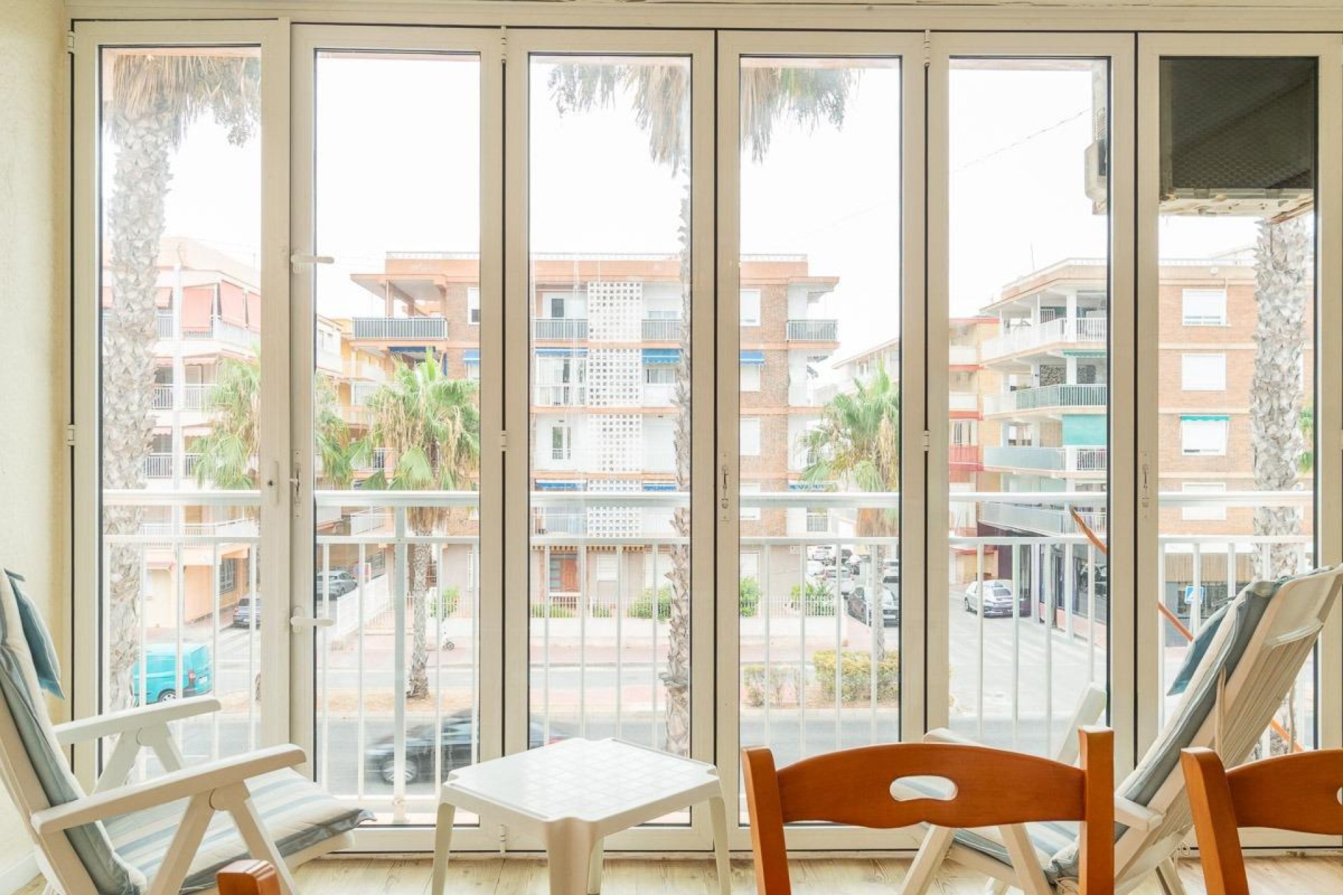 Resale - Apartment / Flat * - Torrevieja * - Playa de los Naufragos *