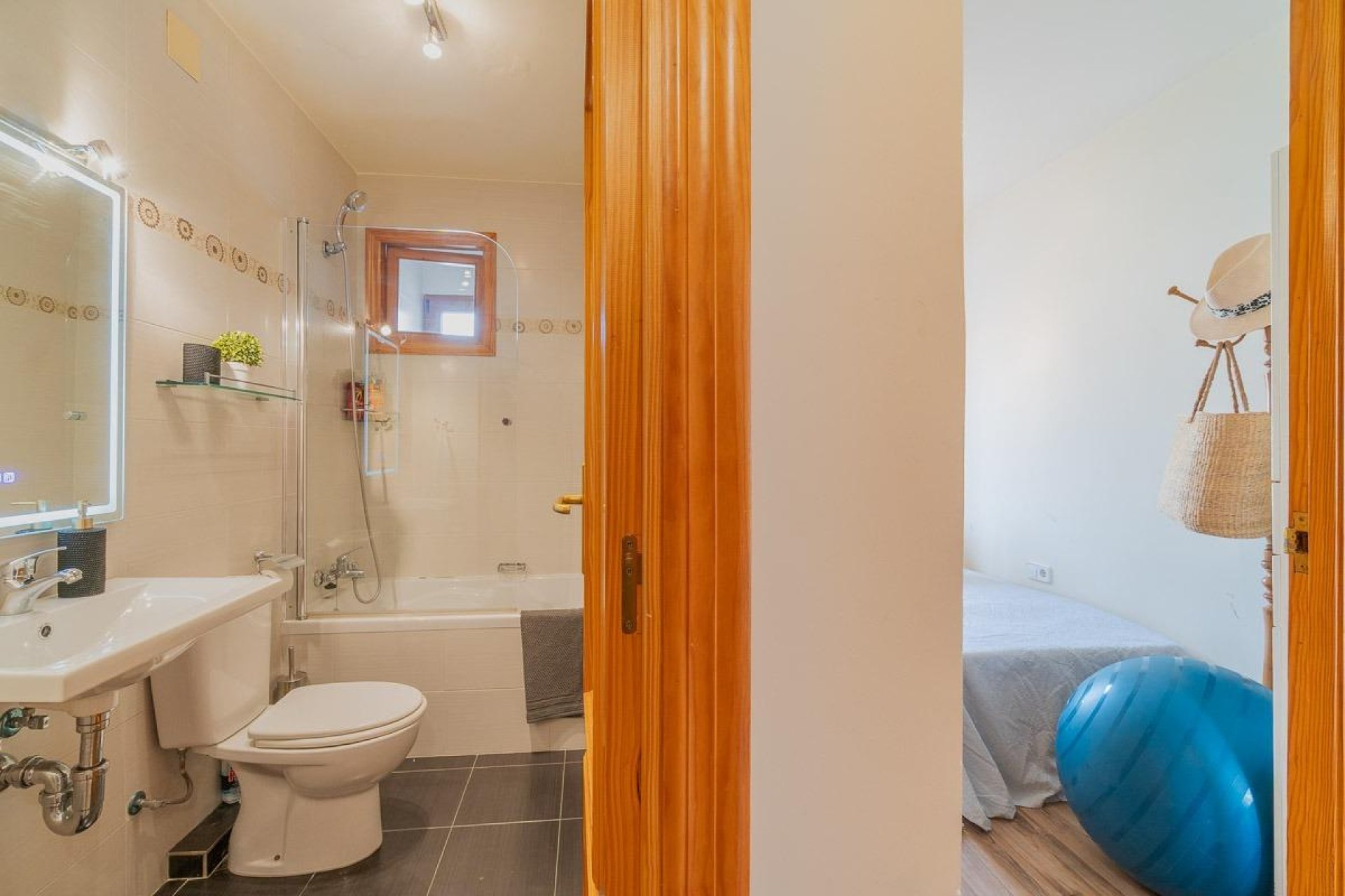 Resale - Apartment / Flat * - Torrevieja * - Playa de los Naufragos *
