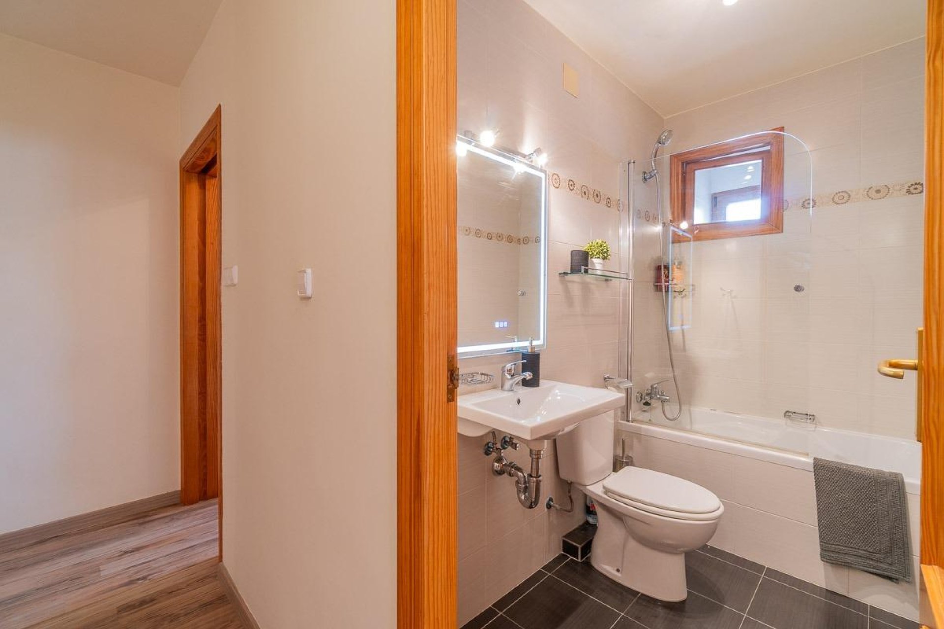 Resale - Apartment / Flat * - Torrevieja * - Playa de los Naufragos *
