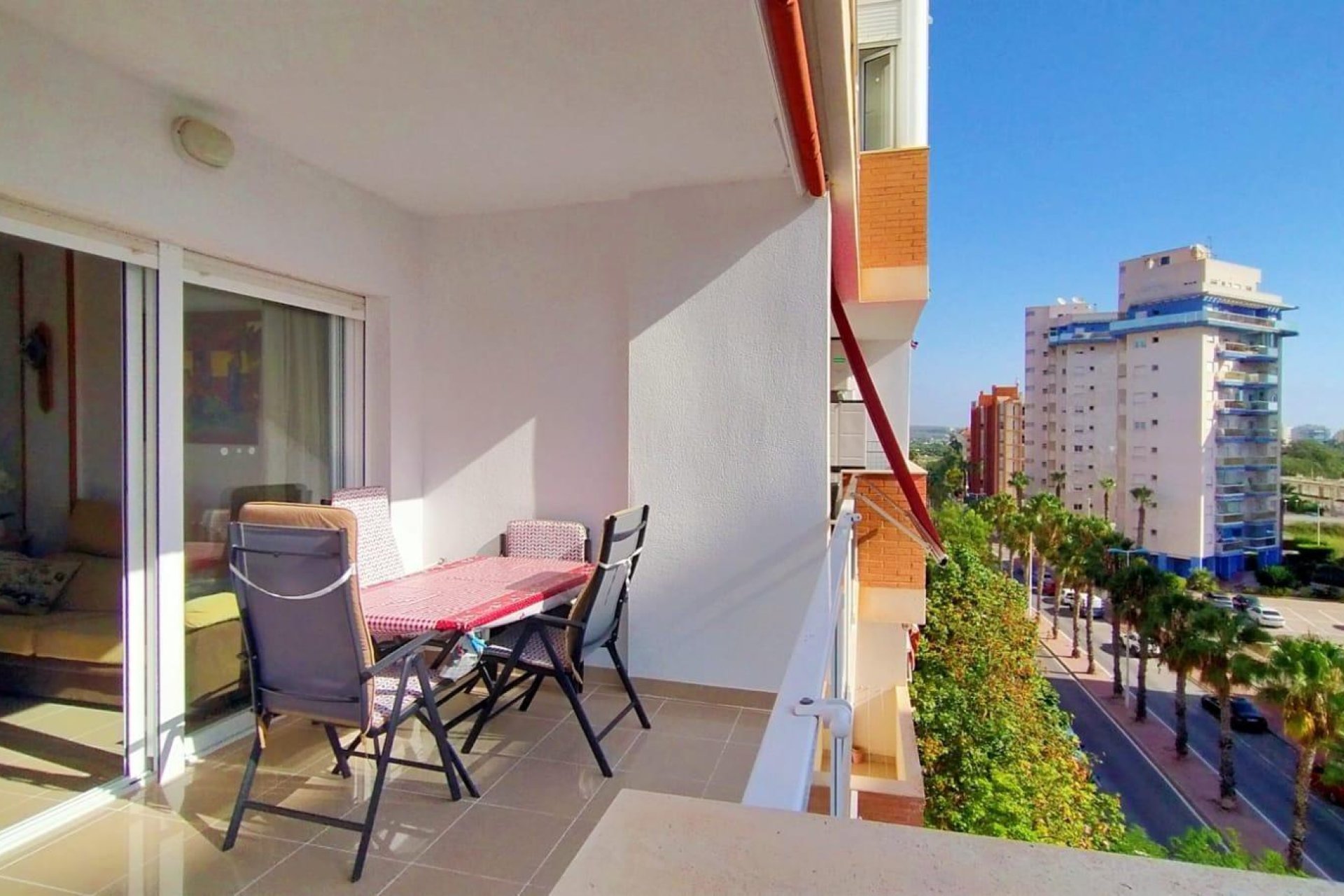 Resale - Apartment / Flat * - Torrevieja * - Playa de los Naufragos *