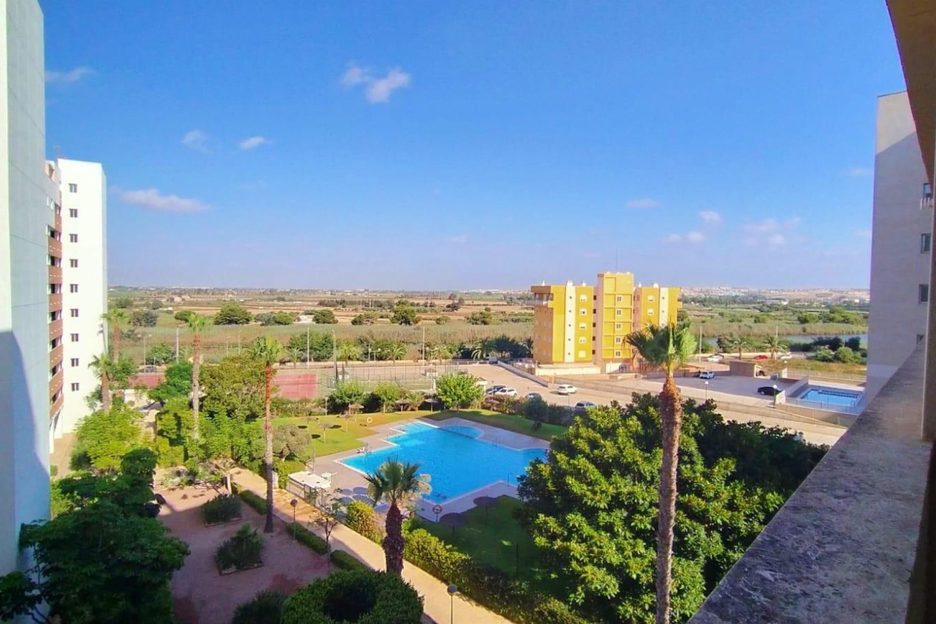 Resale - Apartment / Flat * - Torrevieja * - Playa de los Naufragos *