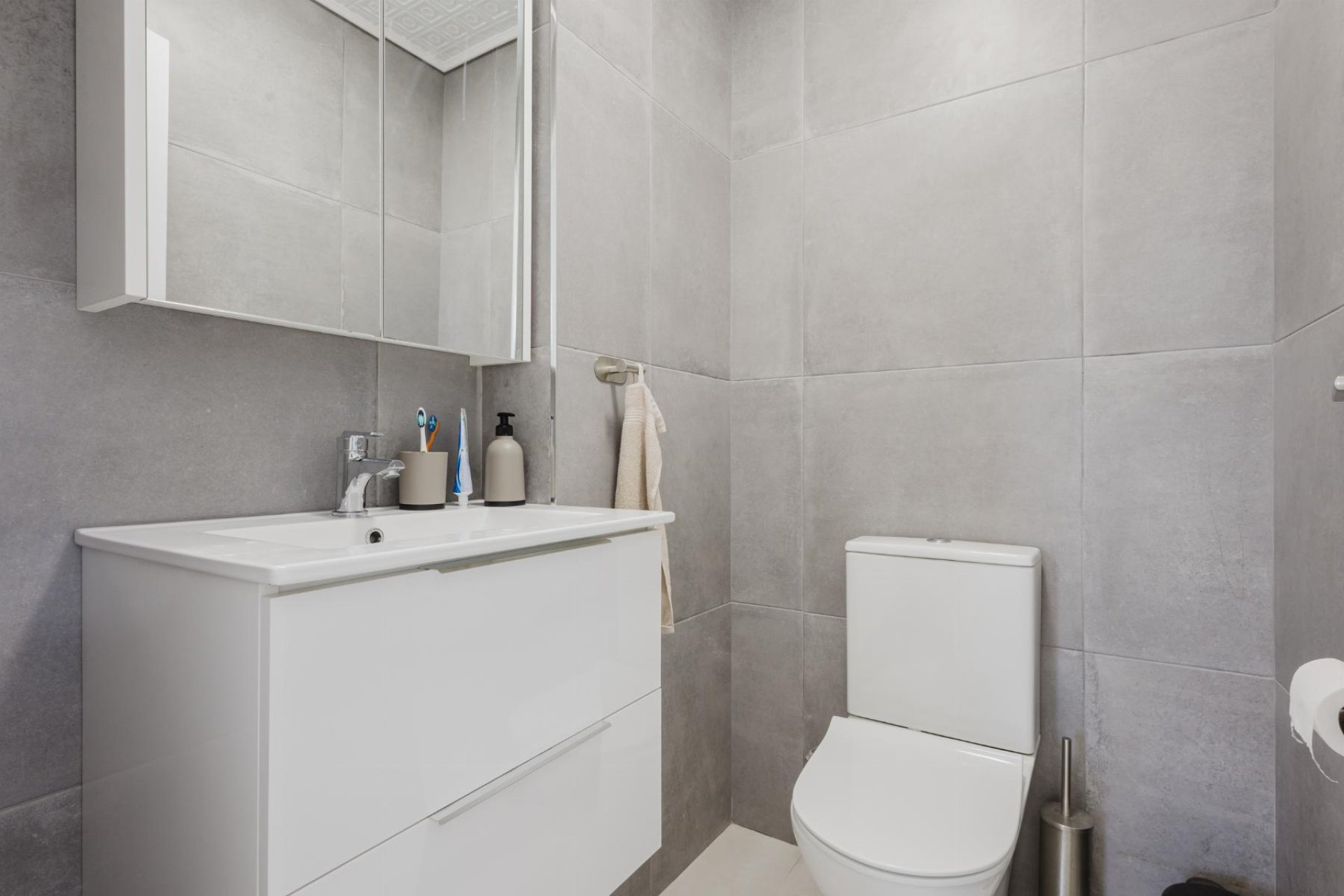 Resale - Apartment / Flat * - Torrevieja * - Playa del Acequión *