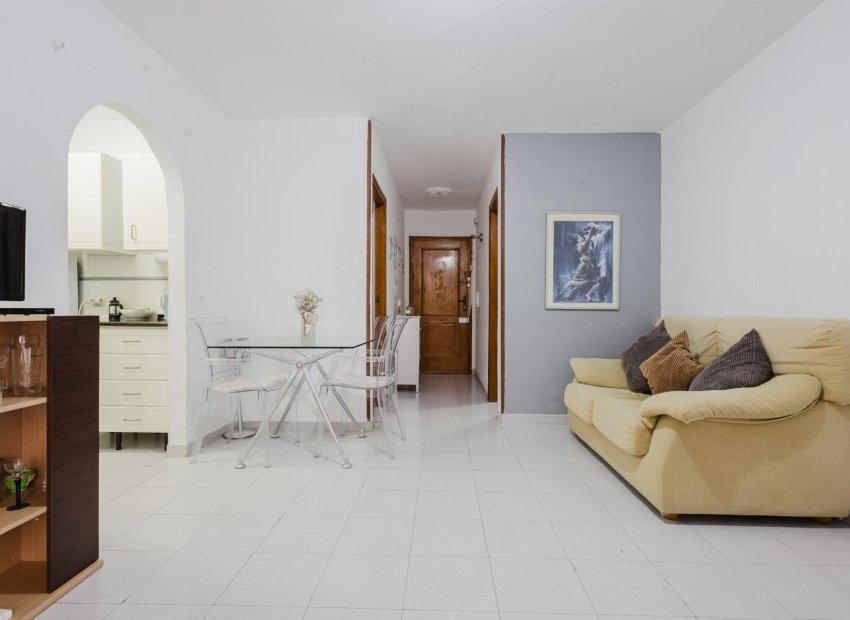 Resale - Apartment / Flat * - Torrevieja * - Playa del Acequión *