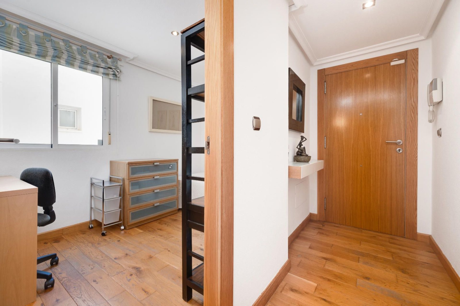 Resale - Apartment / Flat * - Torrevieja * - Playa del Acequión *