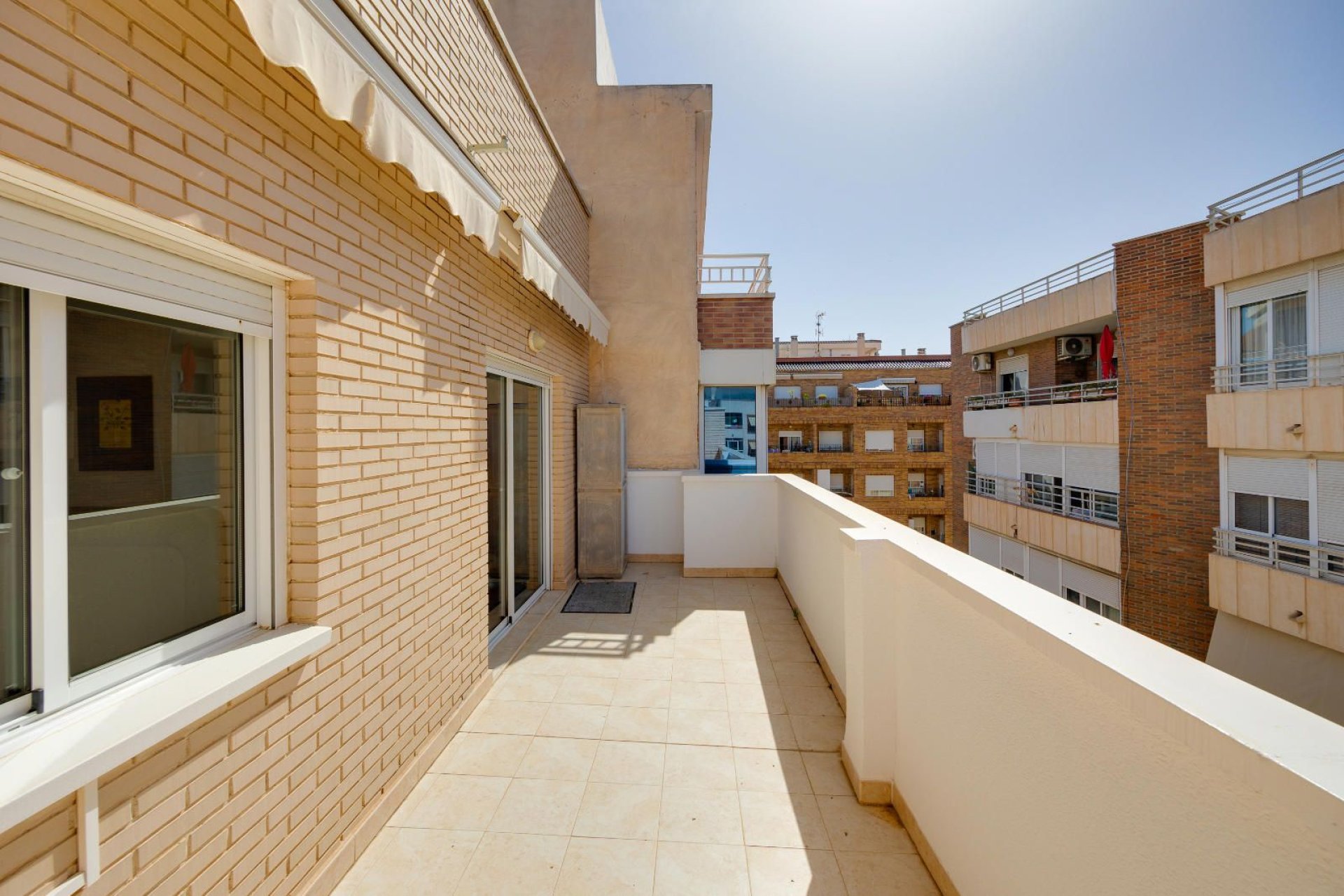 Resale - Apartment / Flat * - Torrevieja * - Playa del Acequión *
