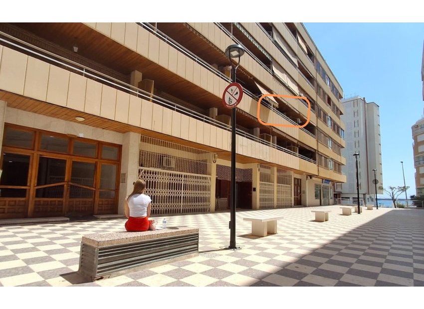 Resale - Apartment / Flat * - Torrevieja * - Playa del Acequión *